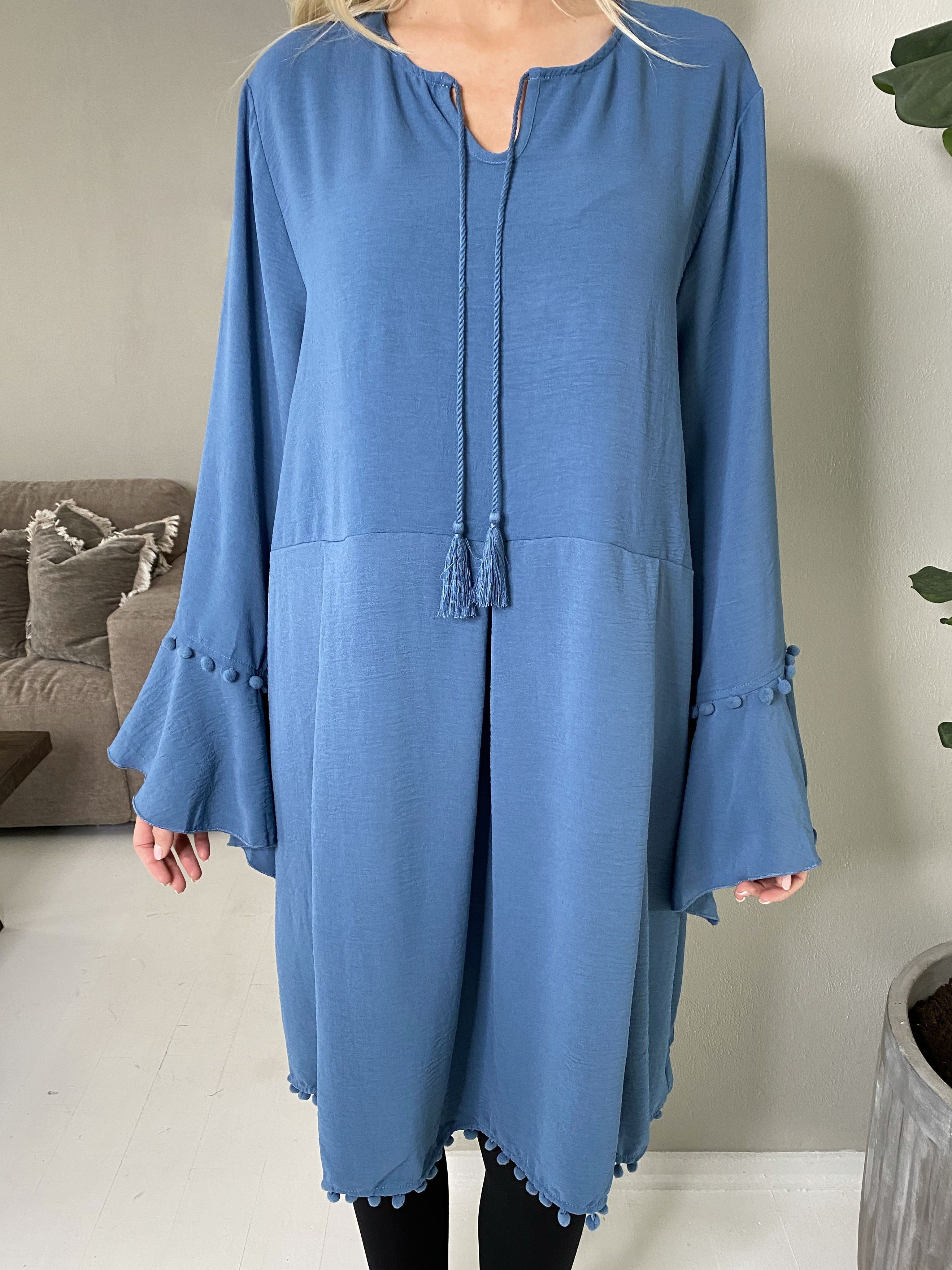 Matilda - Söt klänning med små pompoms - Army