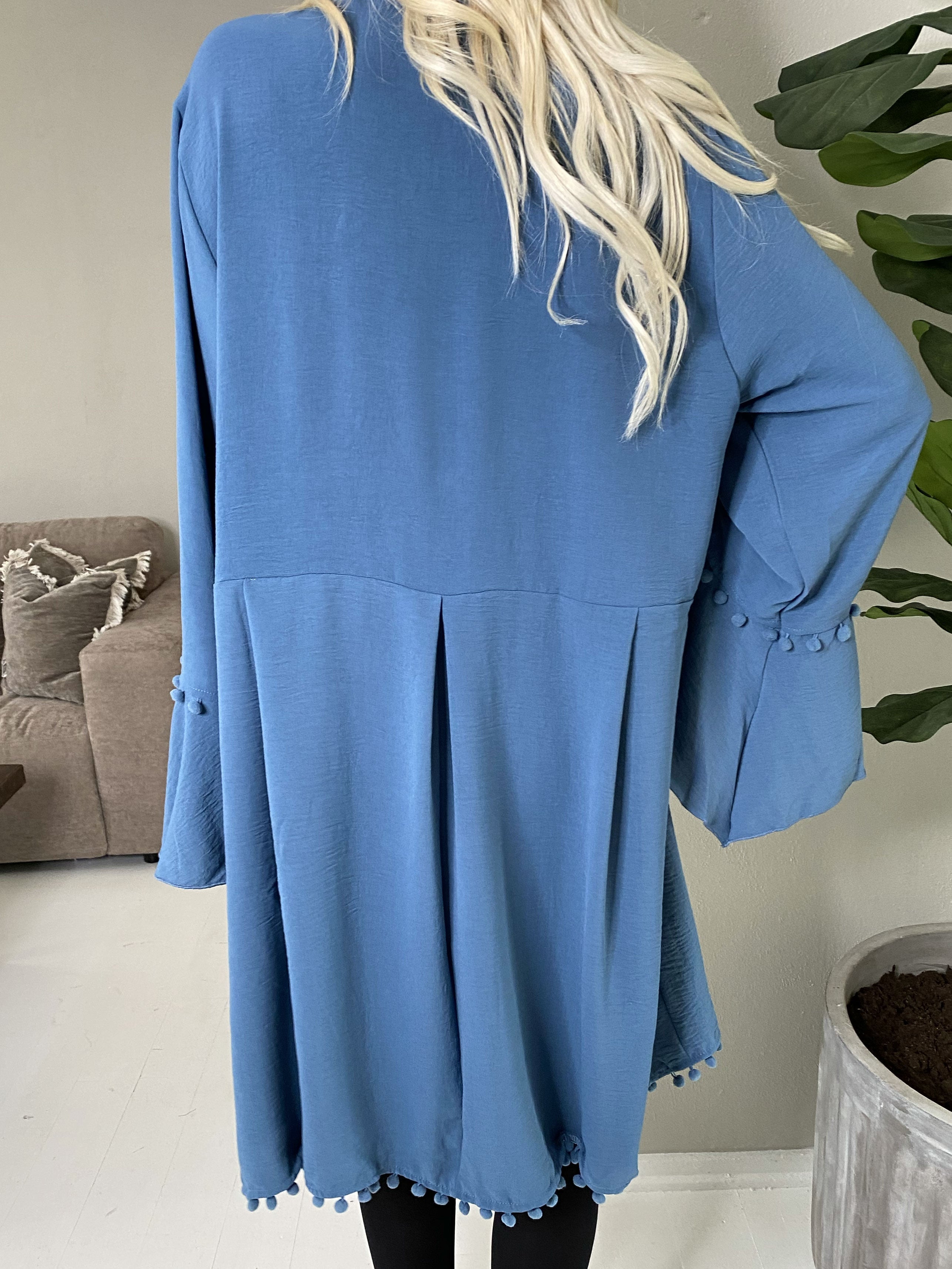 Matilda - Söt klänning med små pompoms - Black