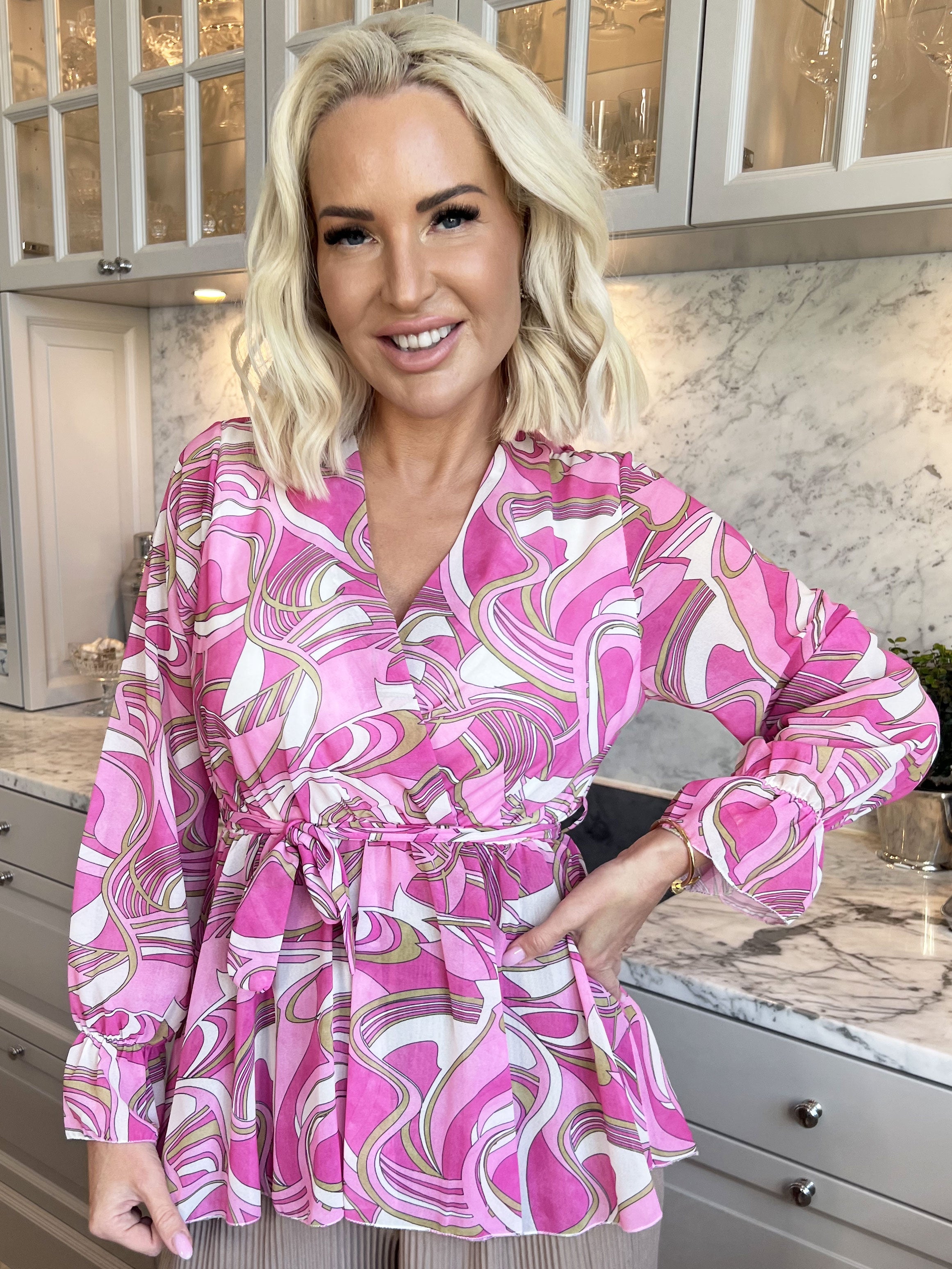 Matti - Söt blus med band