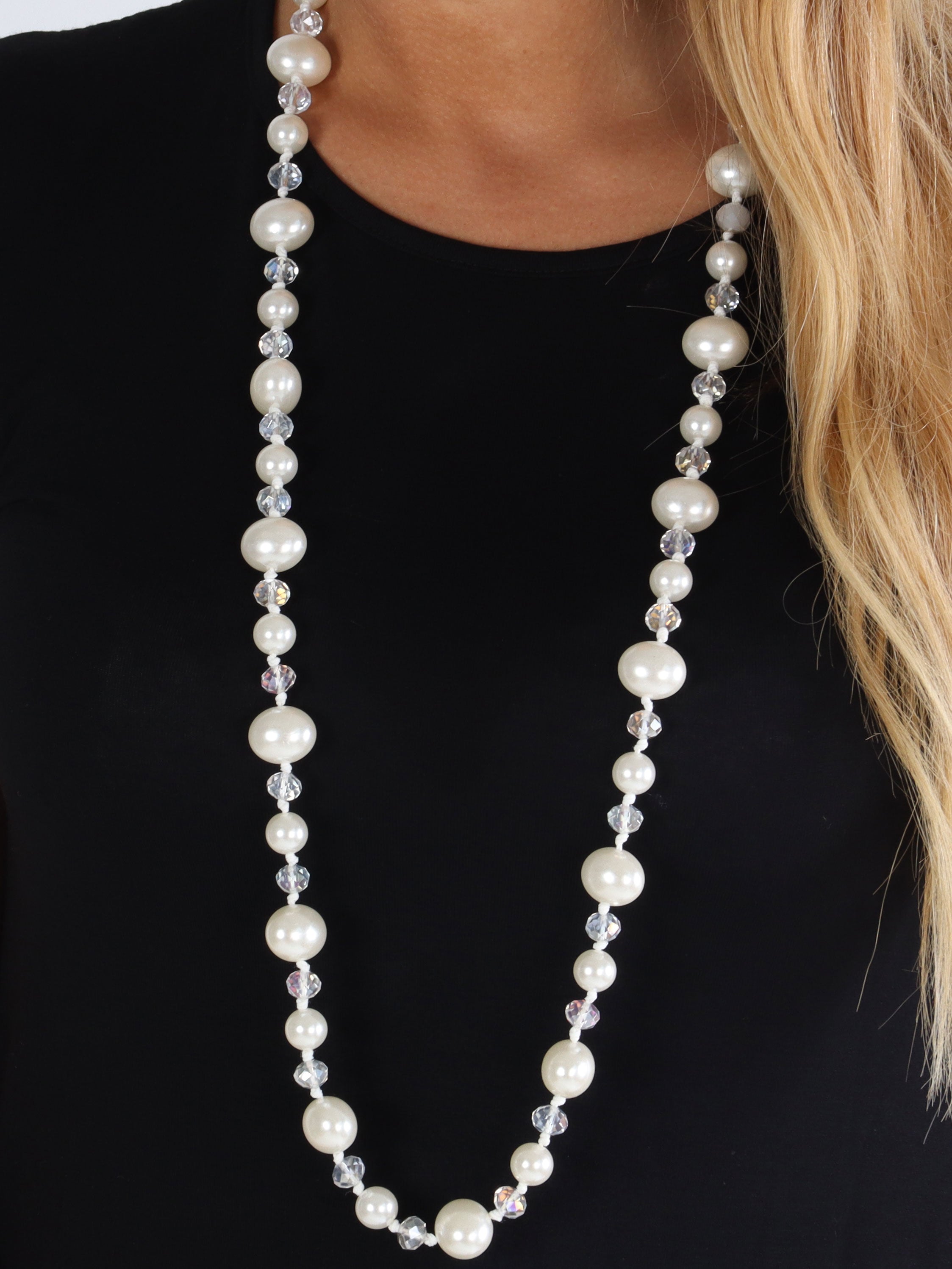 Melanie - Vackert vitt pärlhalsband