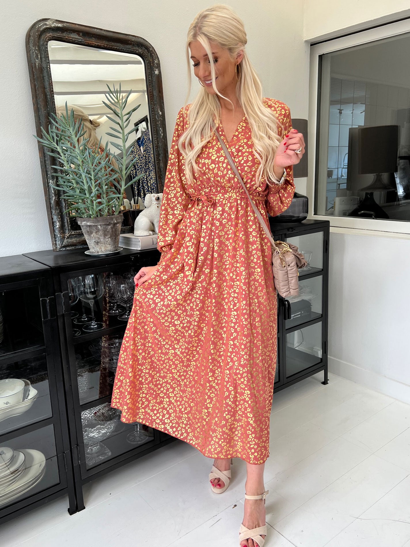 Melisse - Klänning med leopardtryck och resår under bysten