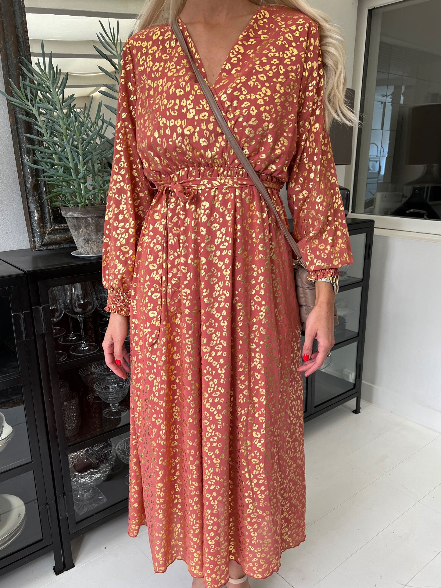 Melisse - Klänning med leopardtryck och resår under bysten