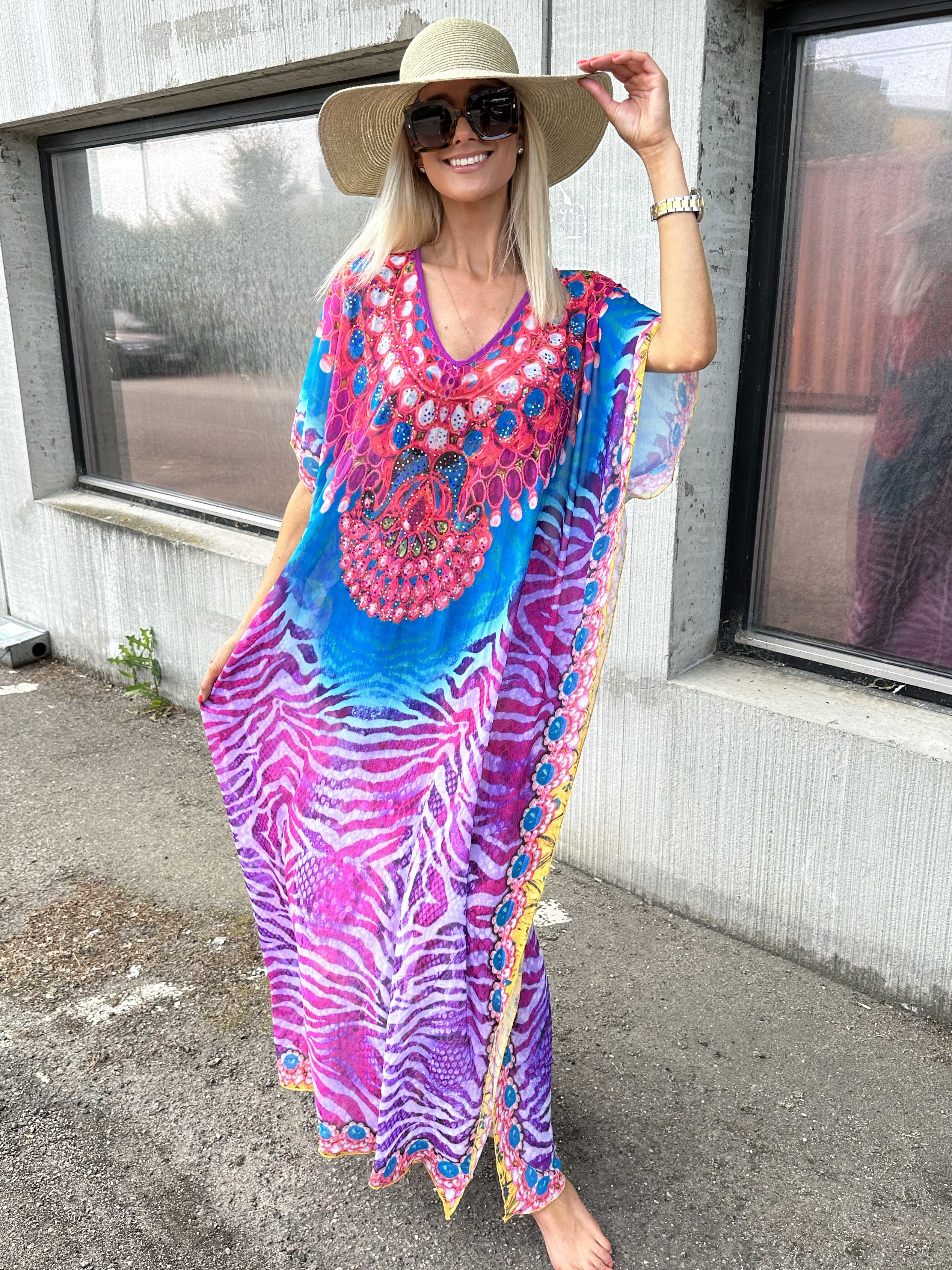 Mellie - Lång färgad halvtransparent tunika med fuskpälskant - Pink