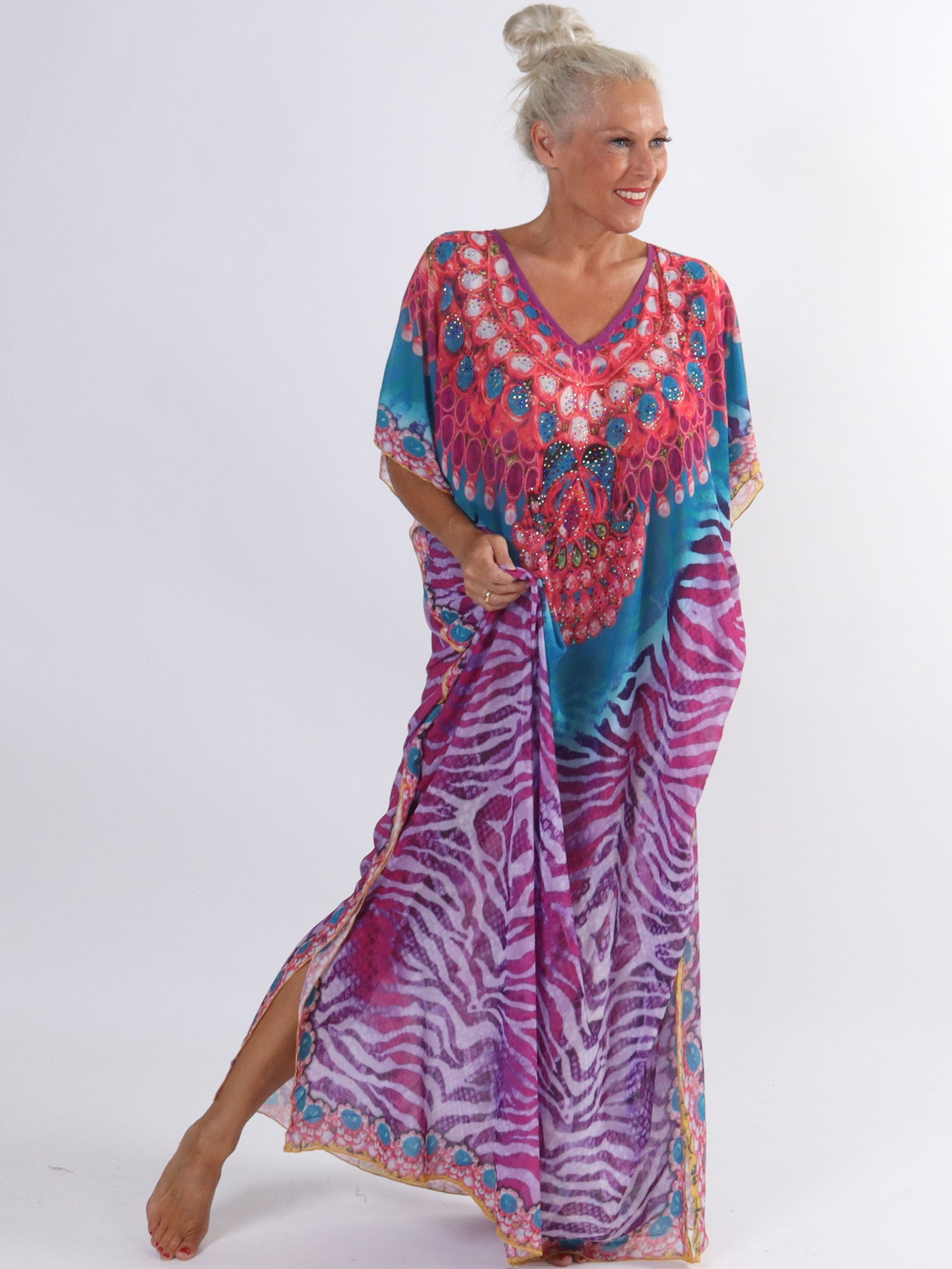 Mellie - Färgad halvtransparent tunika med fuskpälskant i plusstorlek - Pink