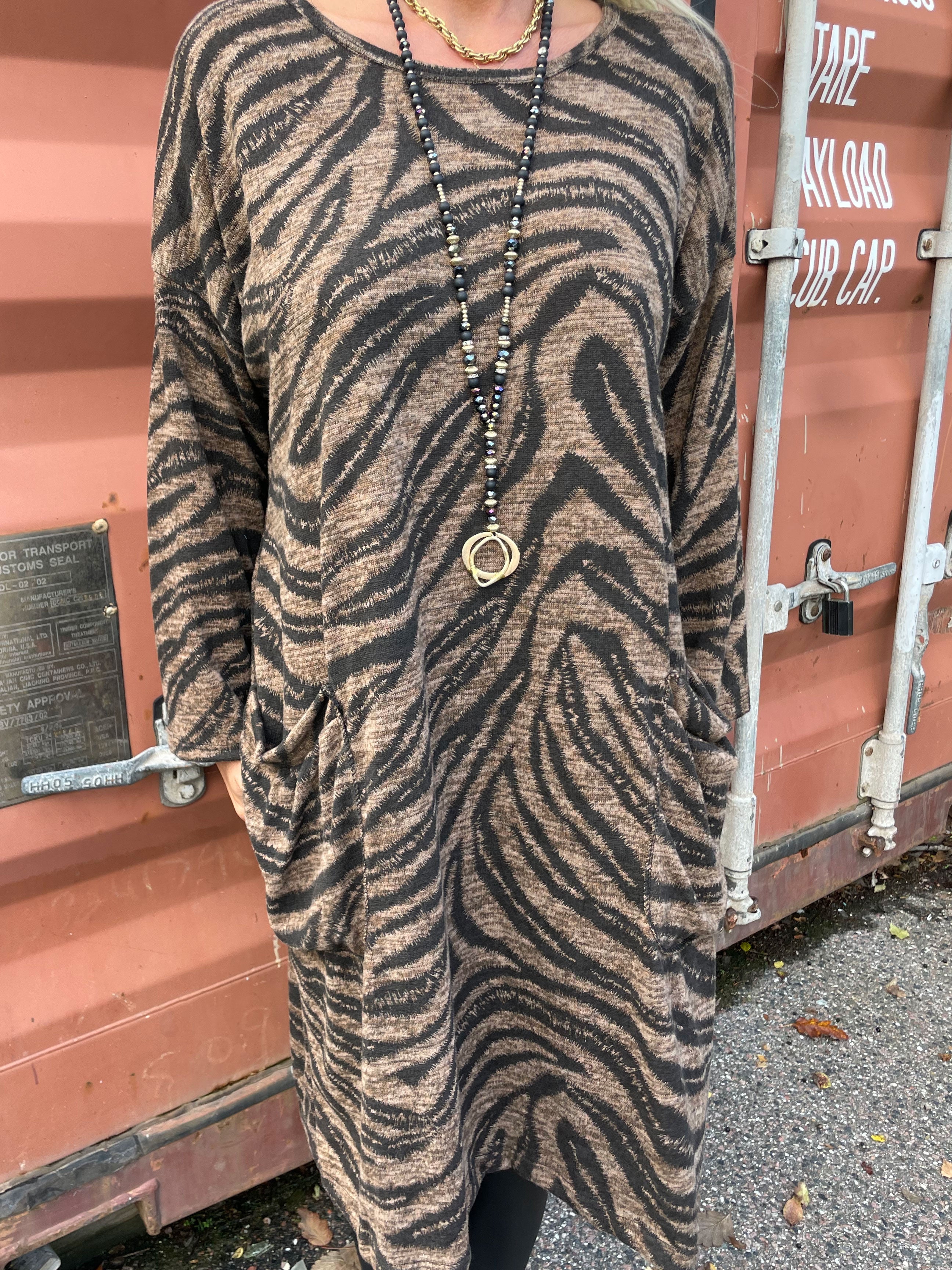 Merina - Klänning med fickor - Blue