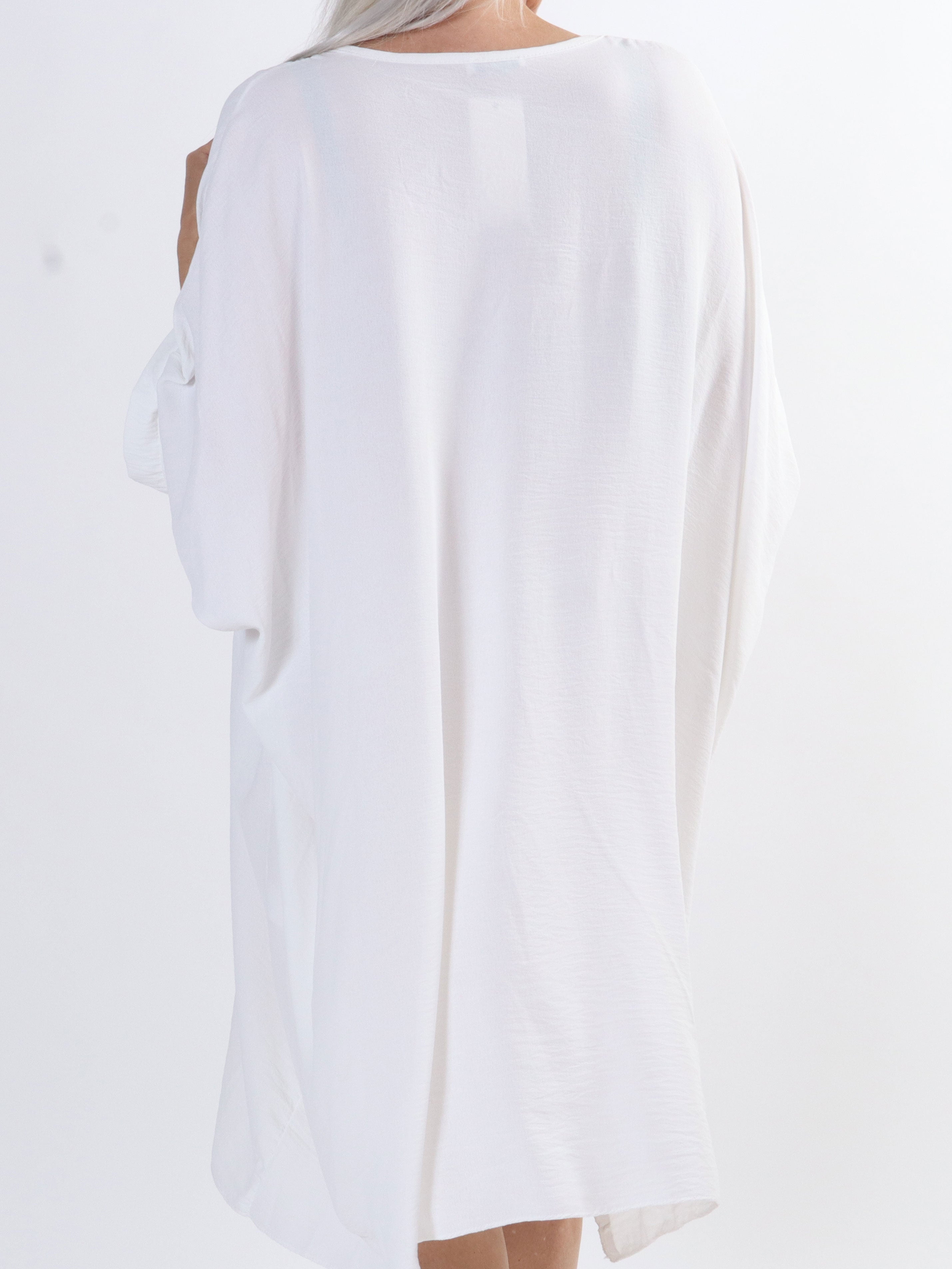 Mika - Oversized plus size viskosklänning med motiv framtill