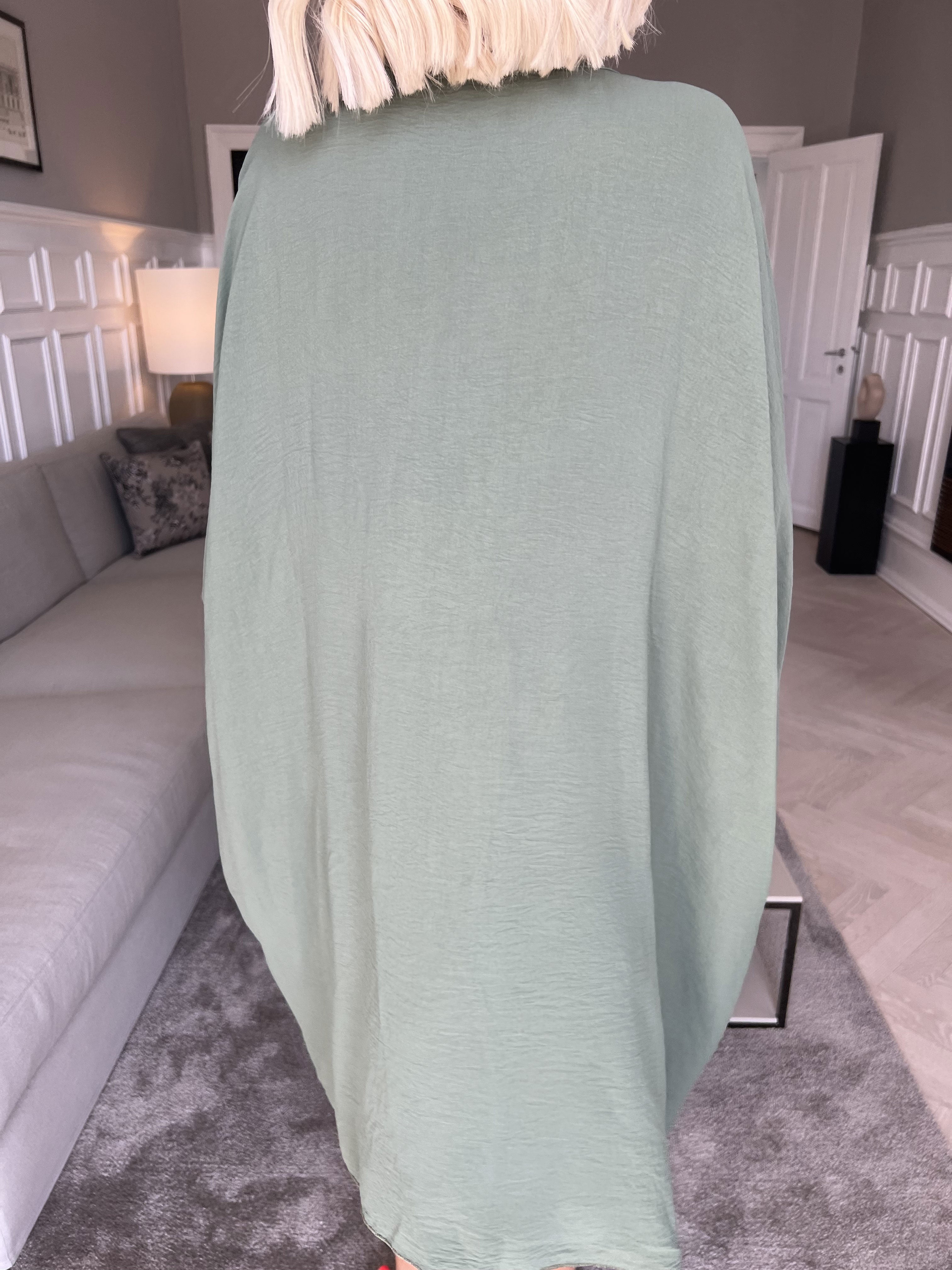 Mika - Oversize klänning i viskos med motiv framtill - Purple