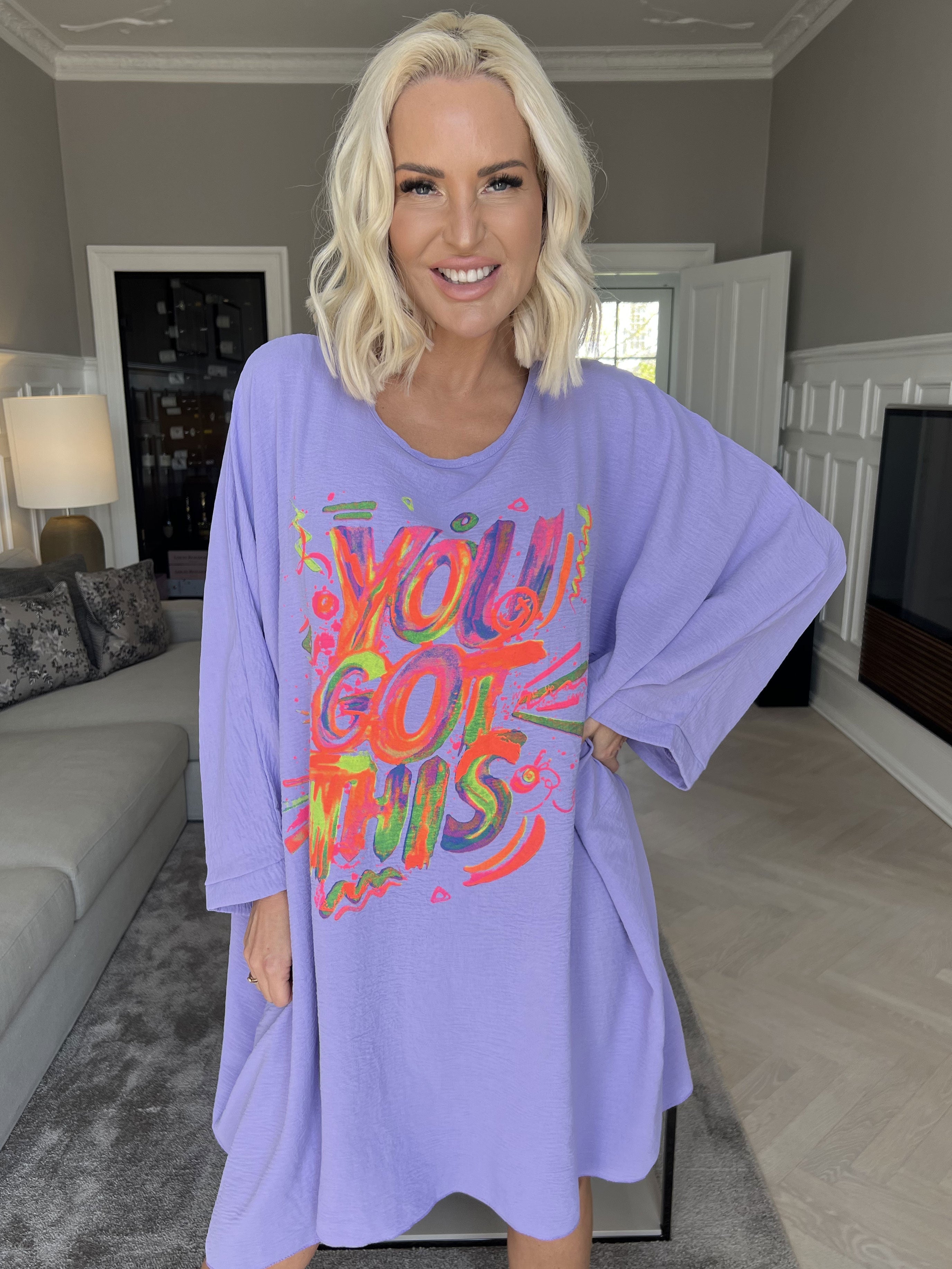 Mika - Oversize klänning i viskos med motiv framtill