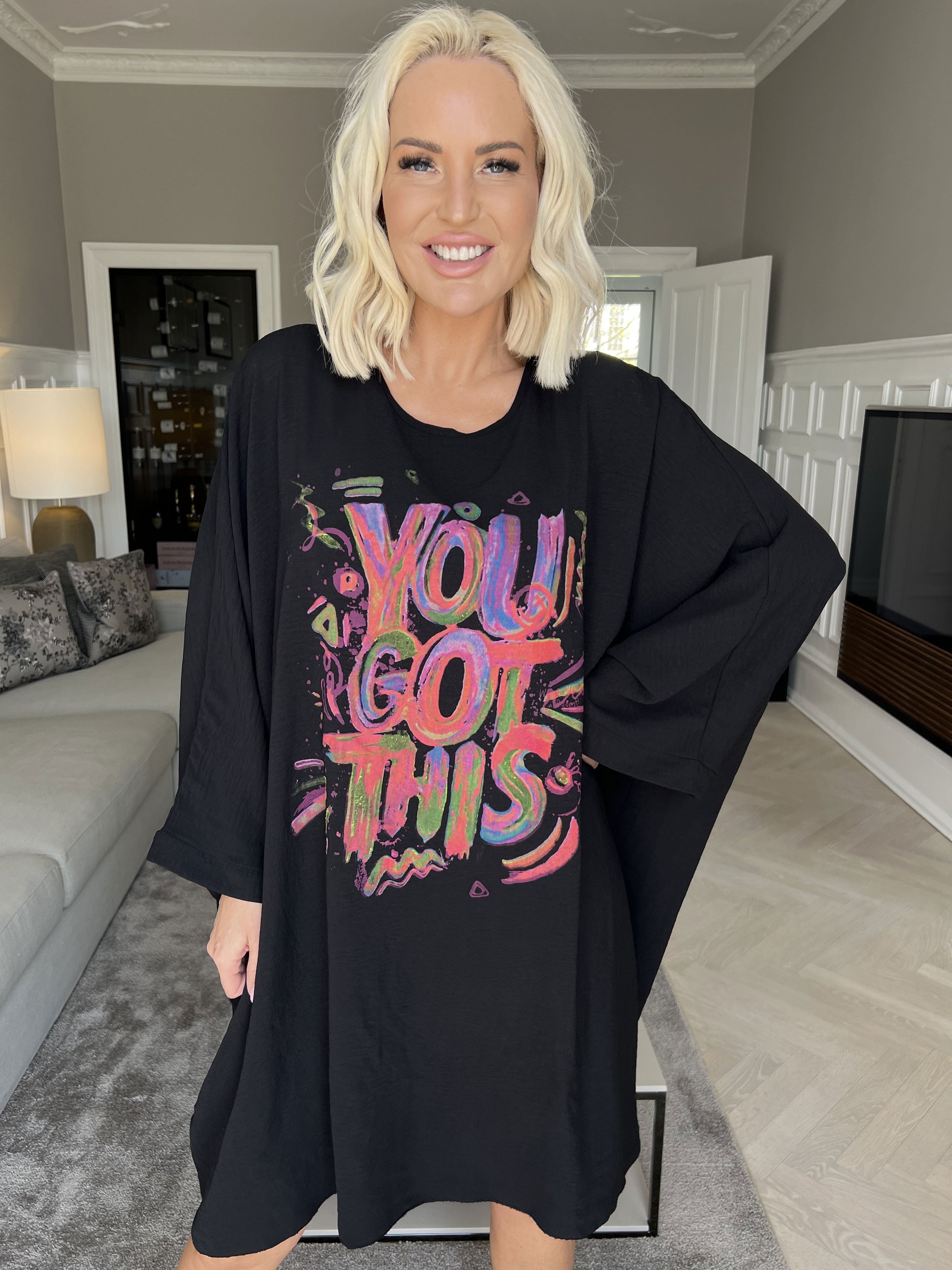 Mika - Oversize klänning i viskos med motiv framtill