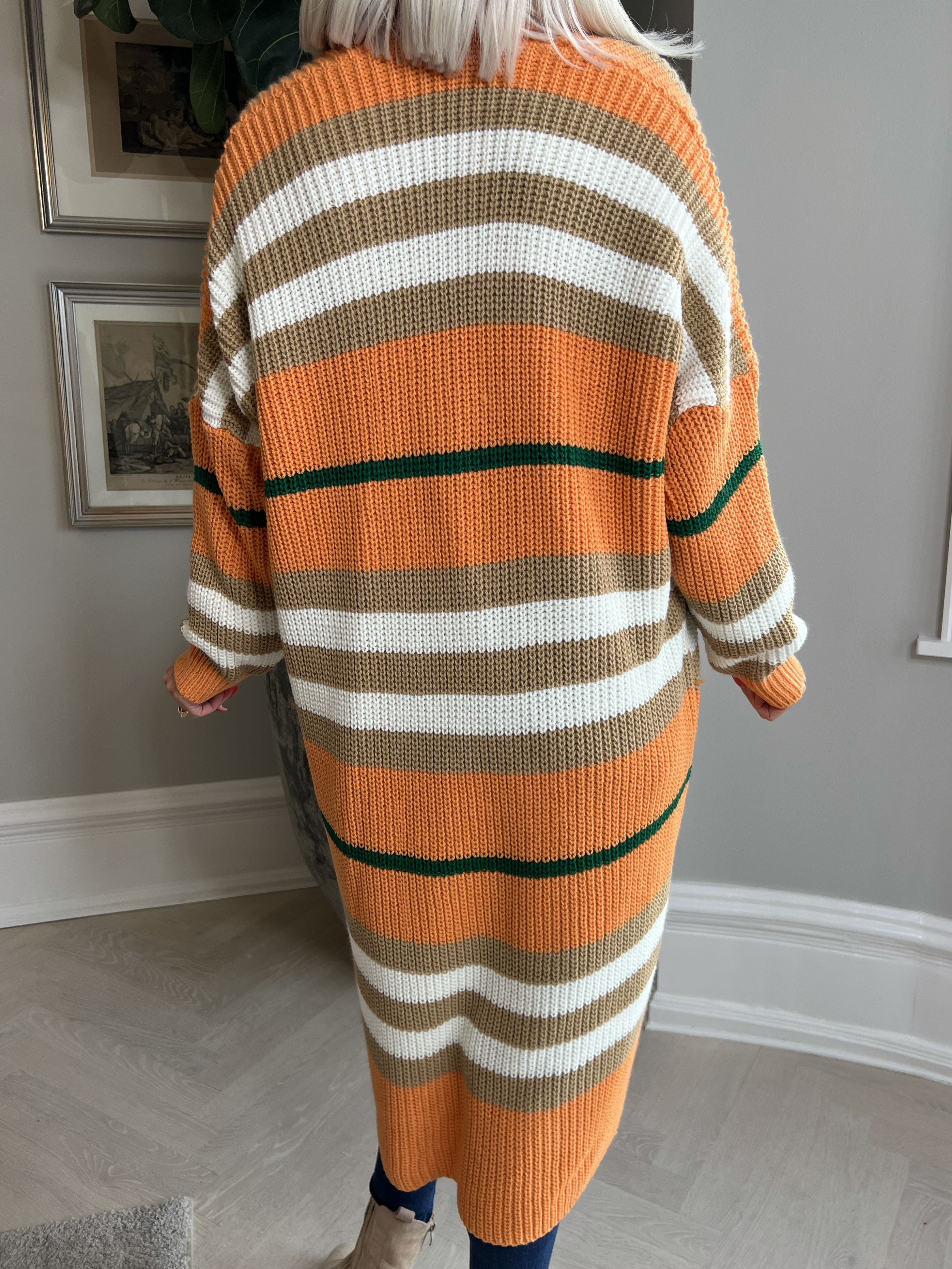 Mikla - Lång randig plus size kofta i stickad