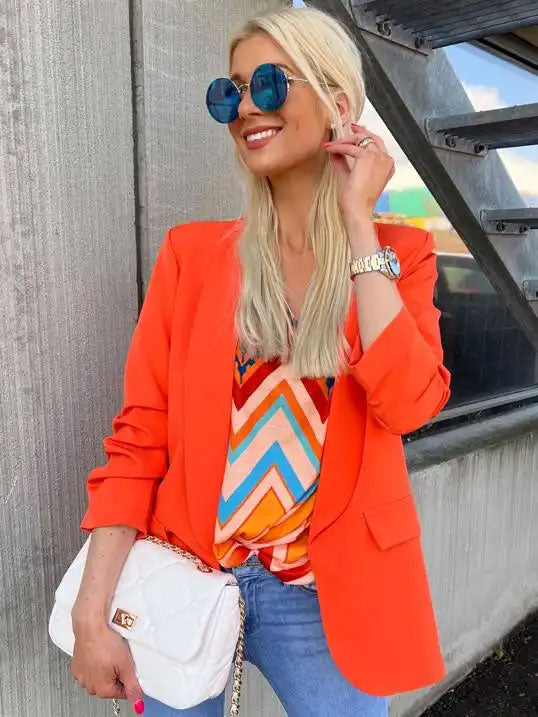 Mila - Snygg blazer med rynka på ärmen