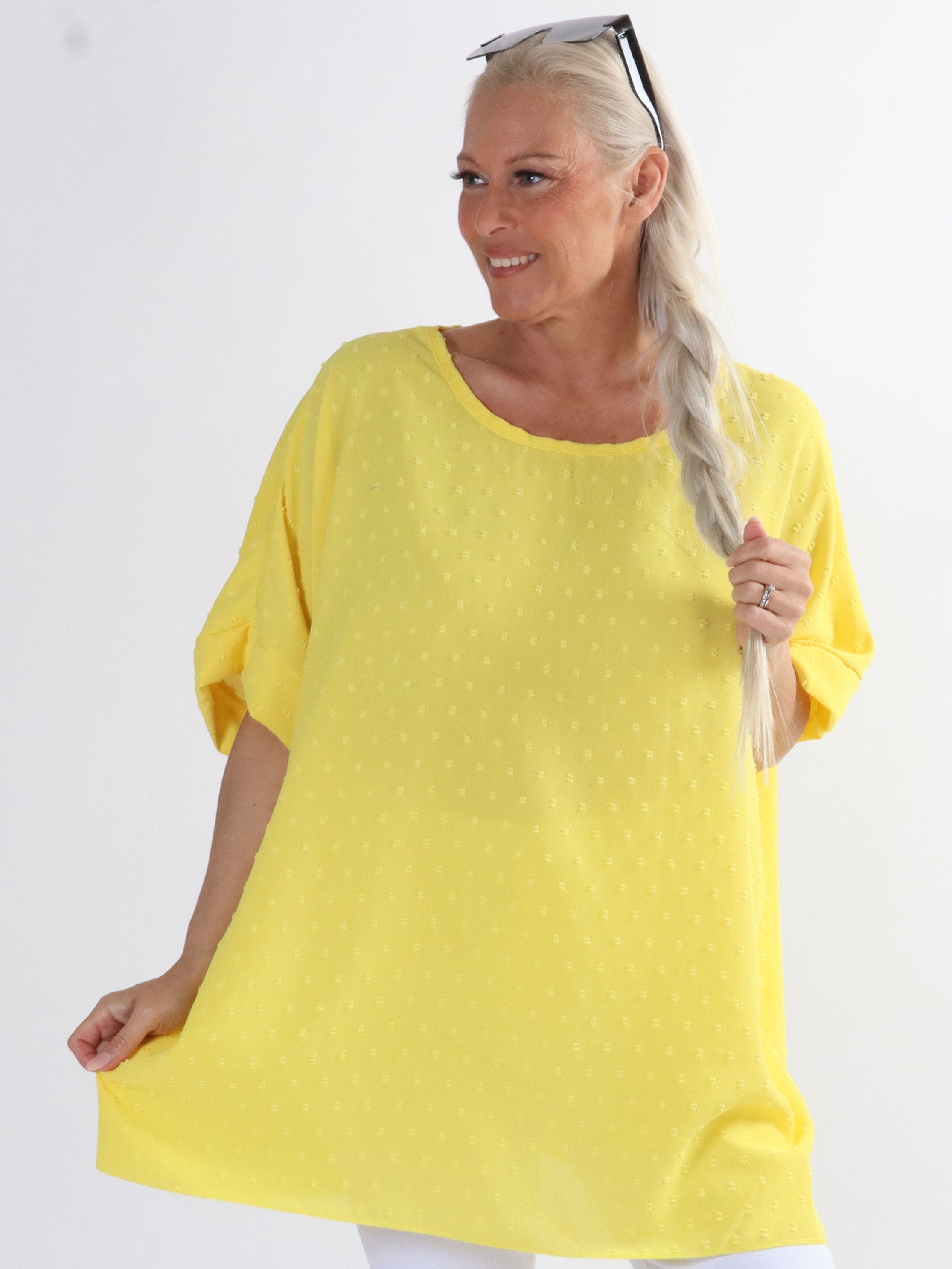 Mileah - Söt plus size blus med prickiga detaljer - Black