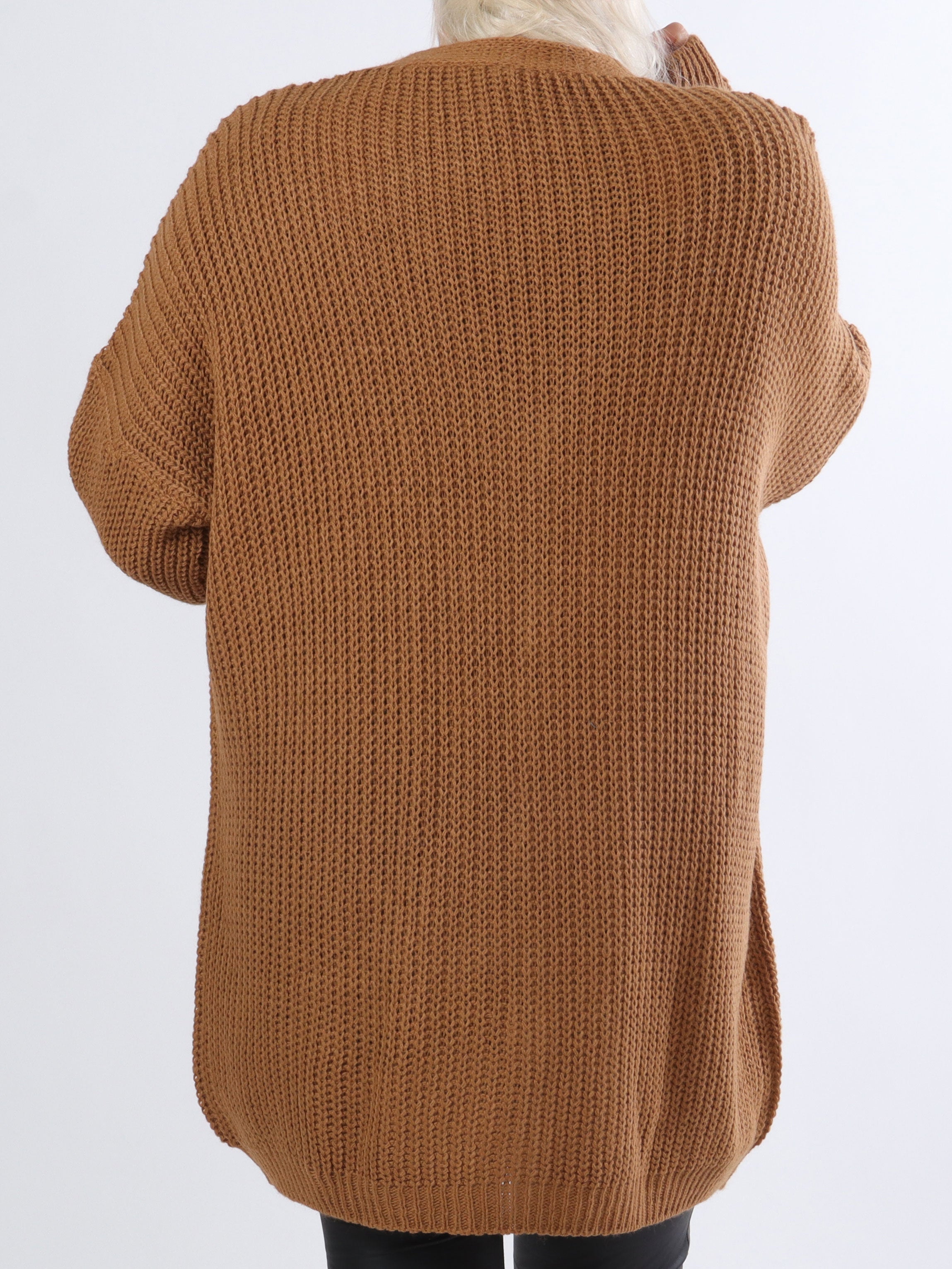 Millymy - Plus size kofta i stickad modell med stora knappar