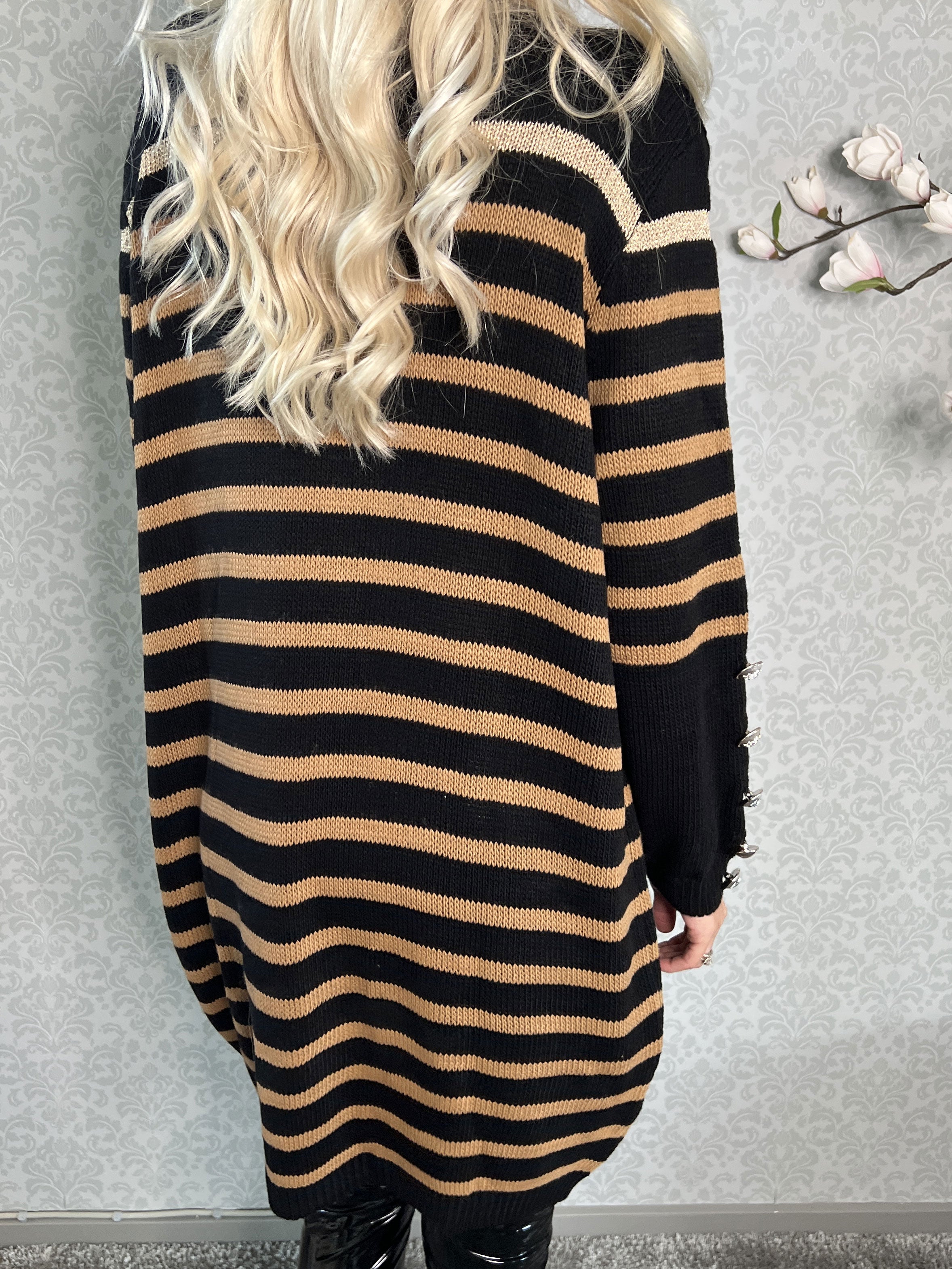 Mirindi - Randig stickad klänning med knappar på ärmarna - Green