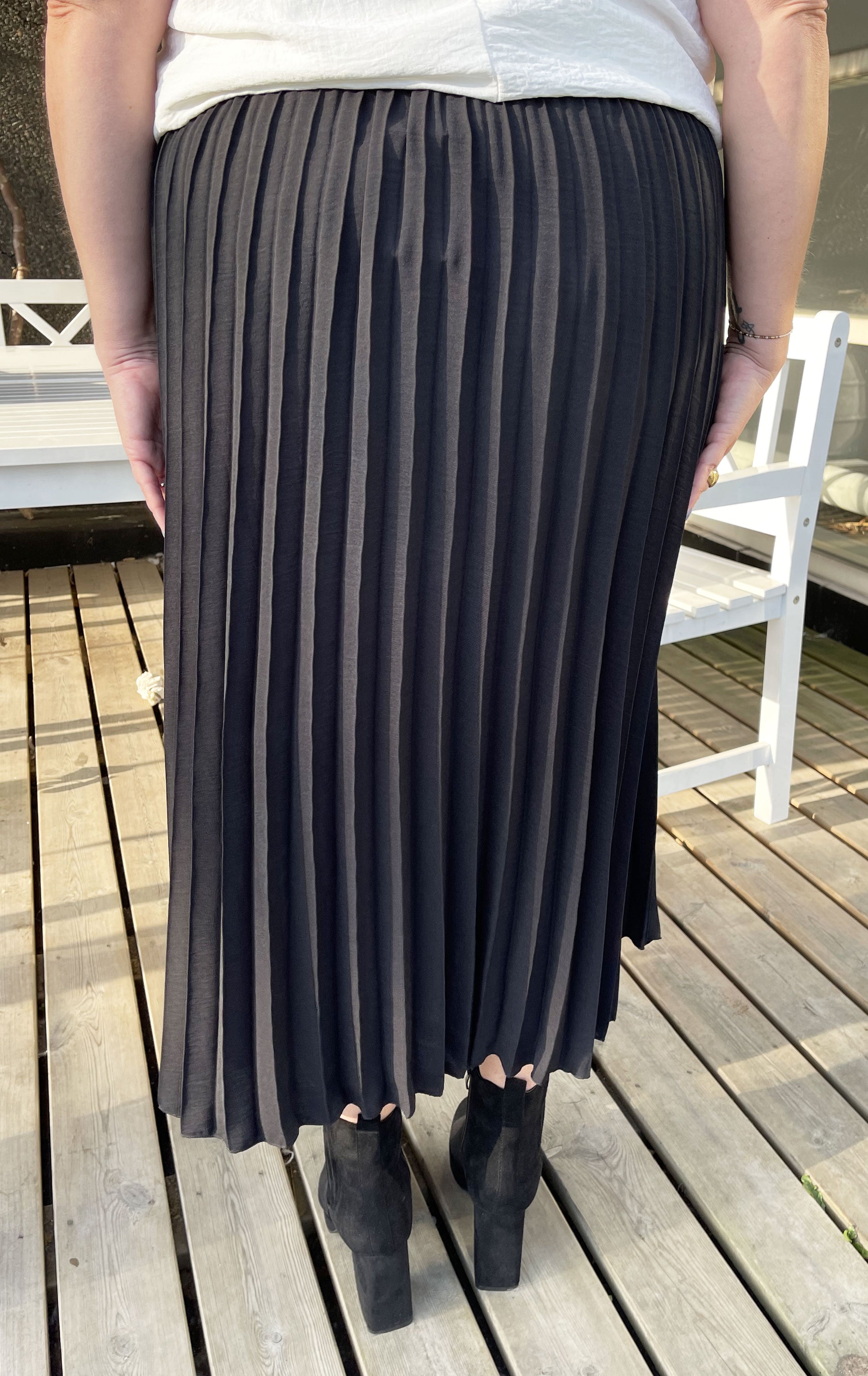 Mirjana - Lång plisserad kjol i stora storlekar