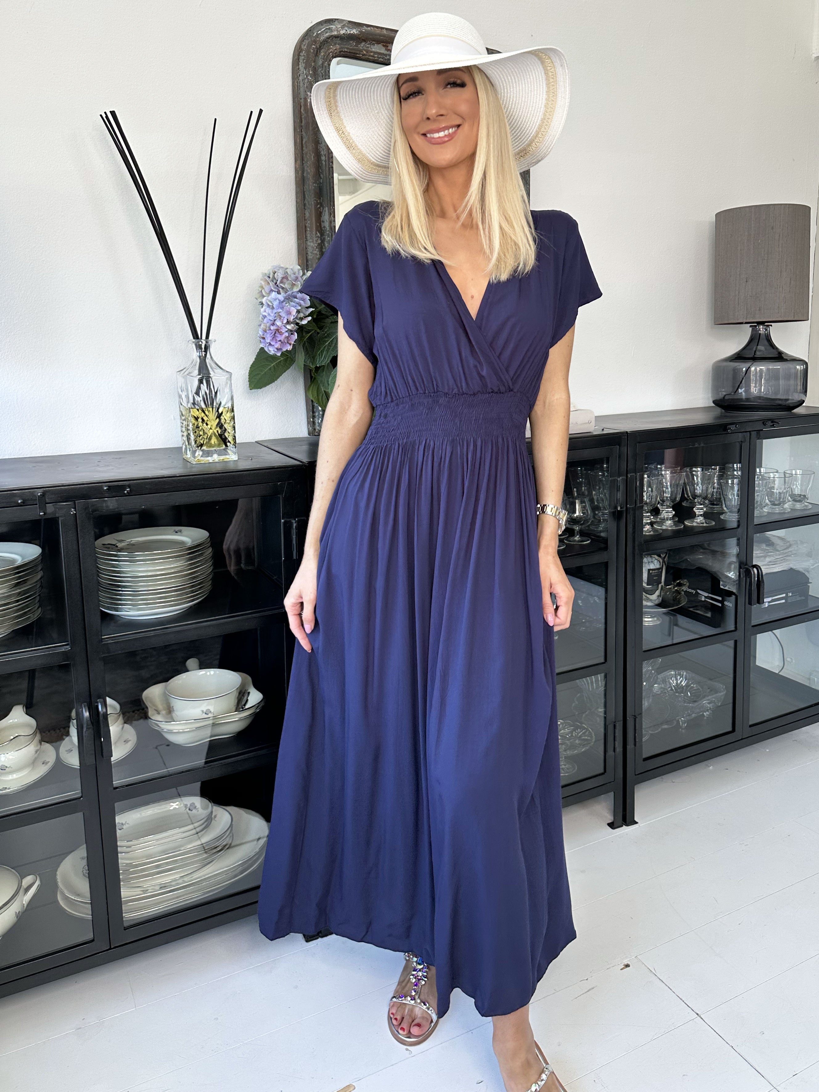 Misha - Söt lång enkel klänning i viskos med smock