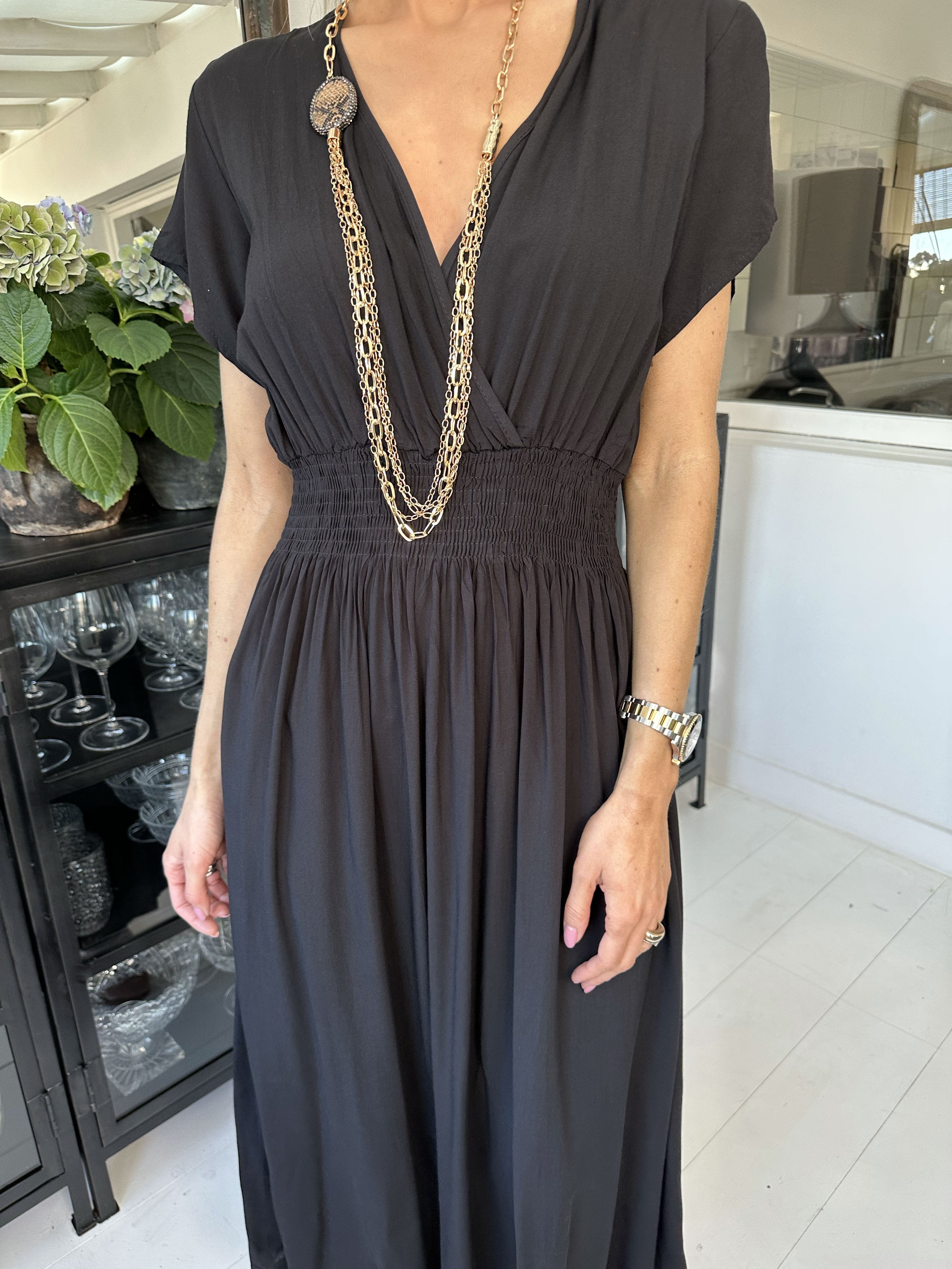 Misha - Söt lång enkel klänning i viskos med smock