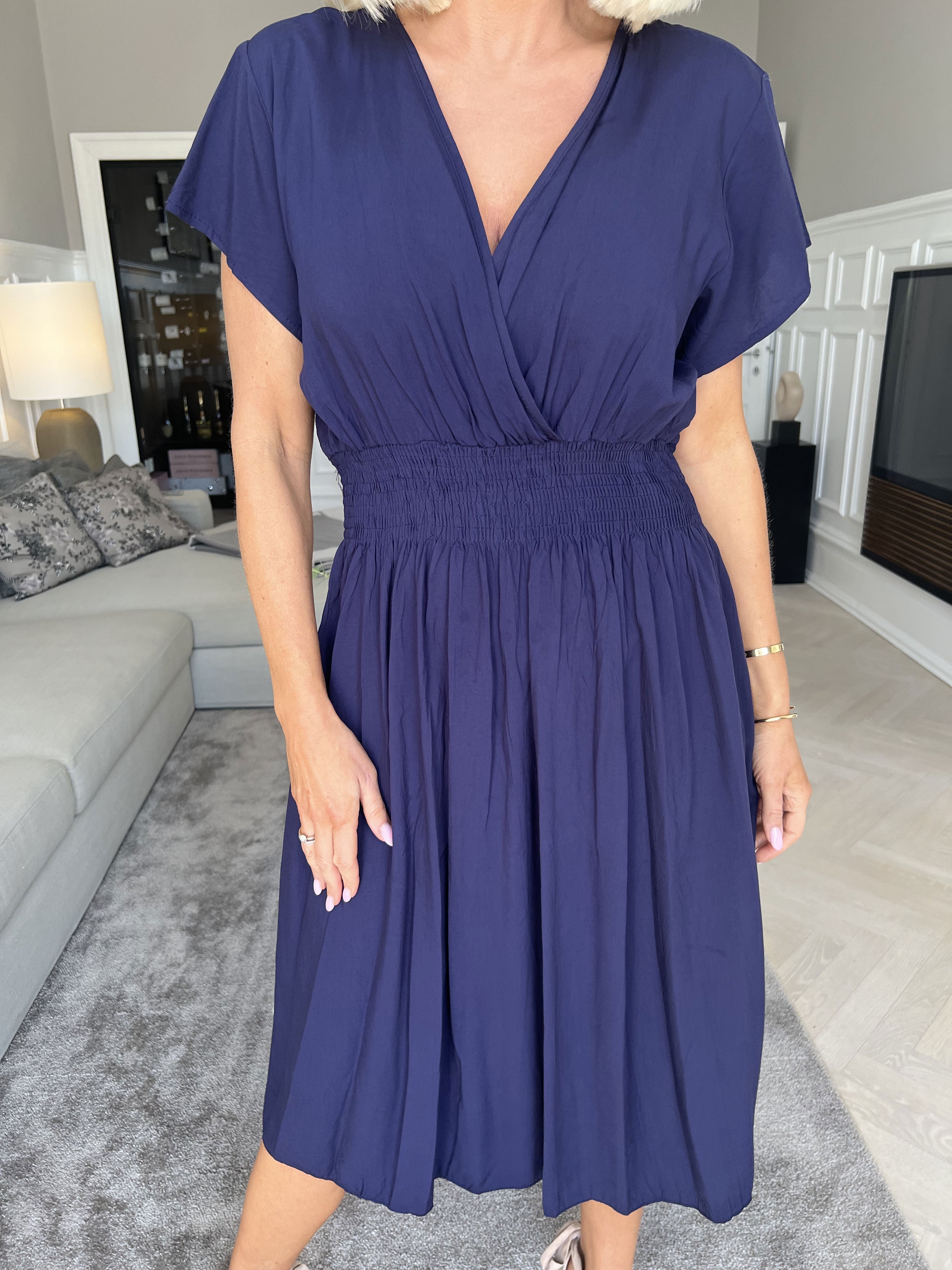 Misha Short - Söt enkel klänning i viskos med smock under bysten