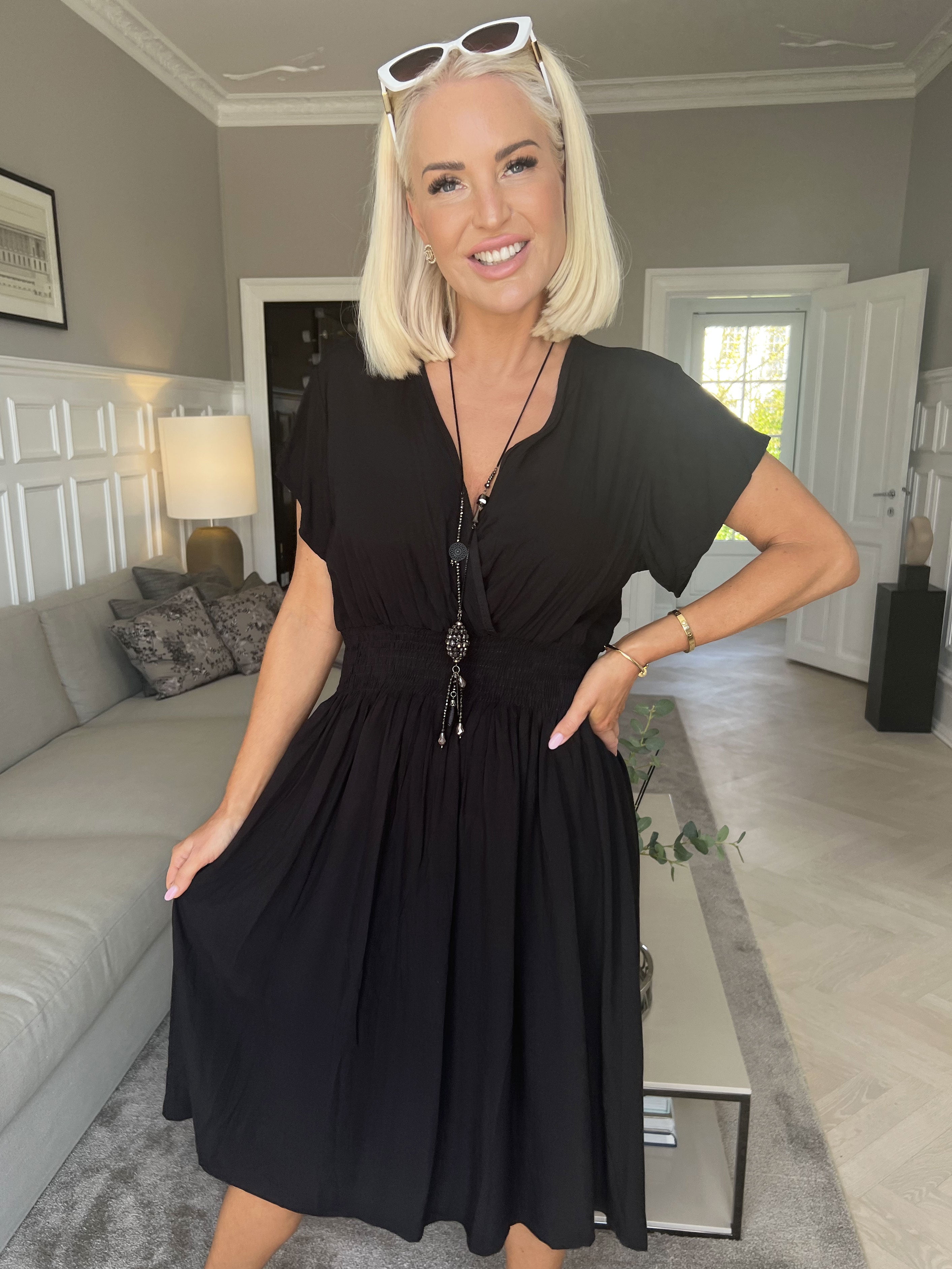 Misha Short - Söt enkel klänning i viskos med smock under bysten