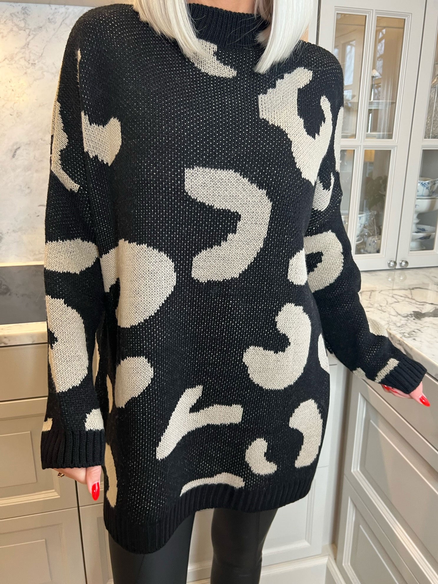 Missa - Stickad blus med stort leopardmönster