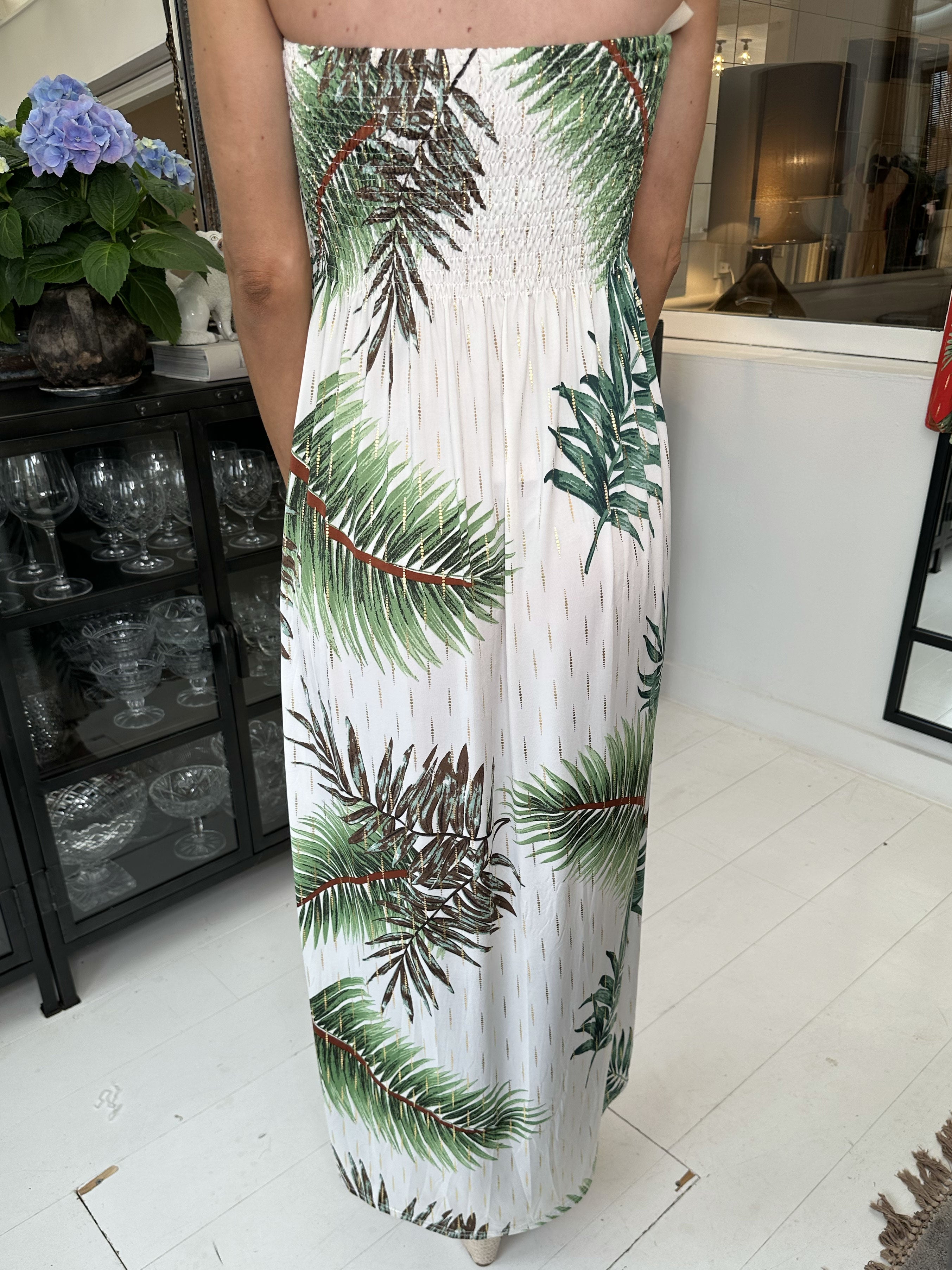 Mitsi Palm Long - Elastisk klänning med tryck och gulddetaljer