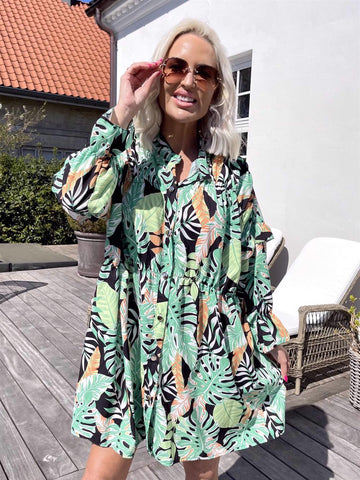 Monica Leaf - Tunikaklänning med bladmönster och volanger