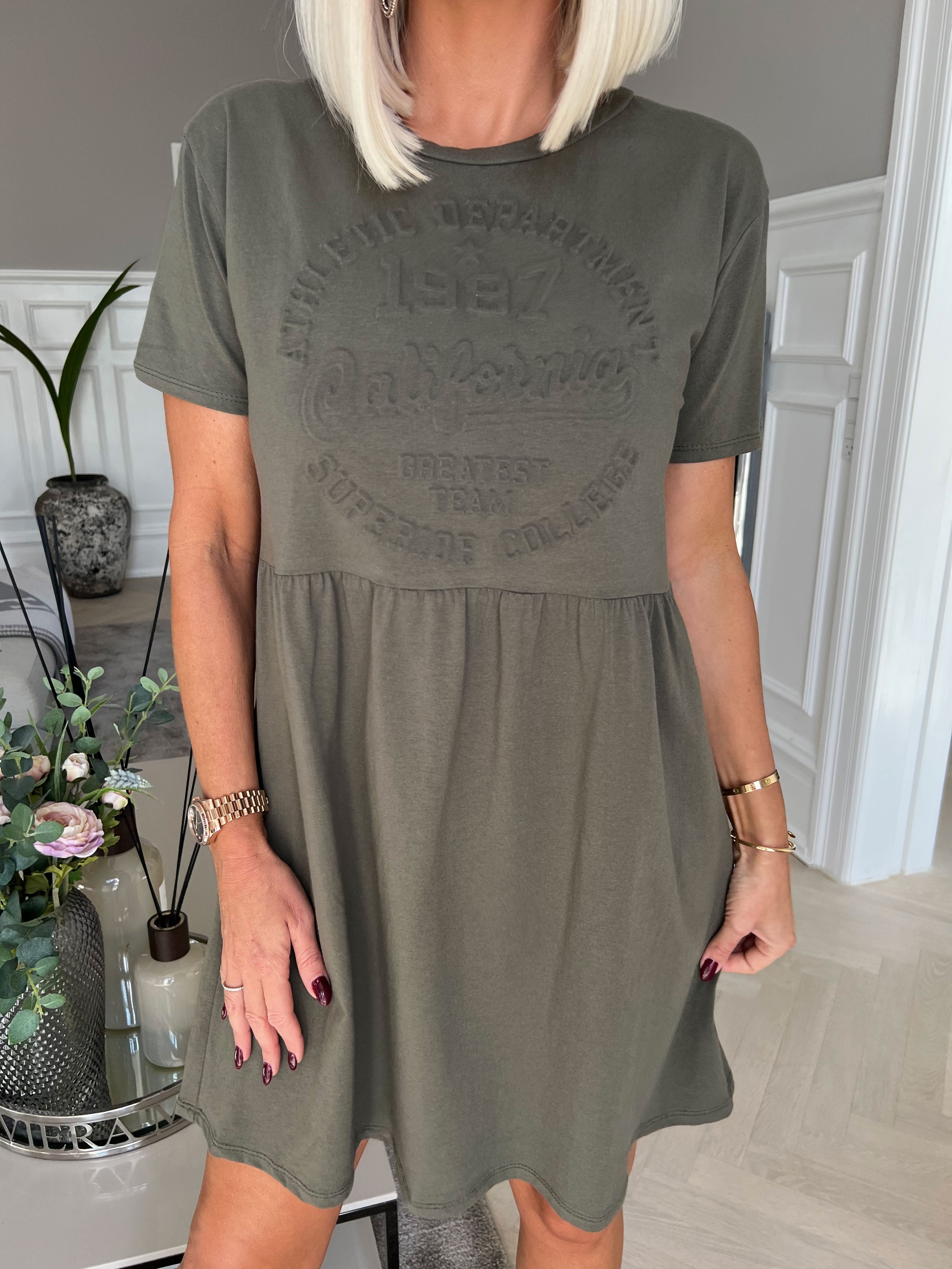 Mynte - Söt bomullsklänning med 3D-tryck - Grey