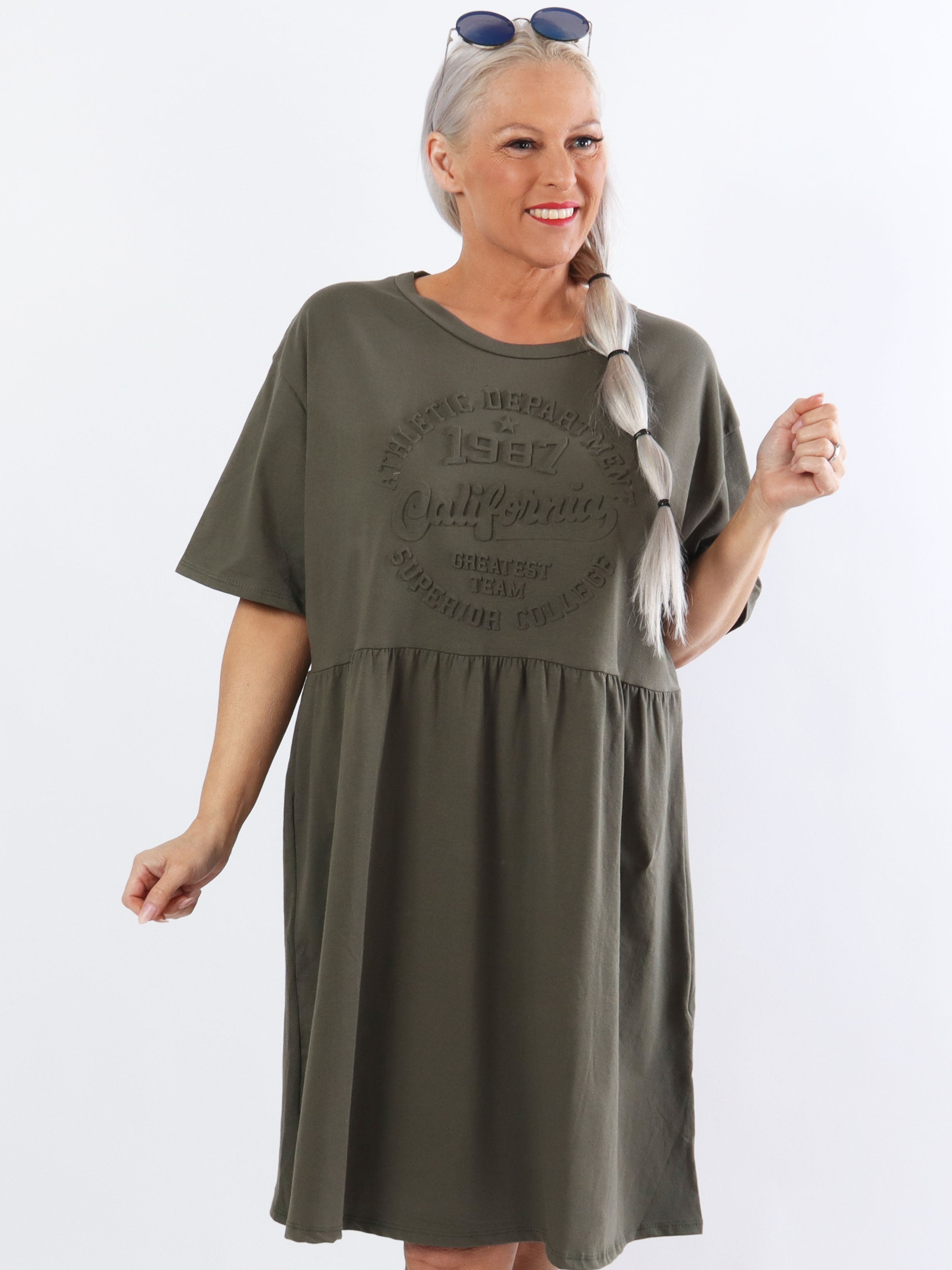 Mynte - Söt bomullsklänning i plus size med 3D-tryck - Black