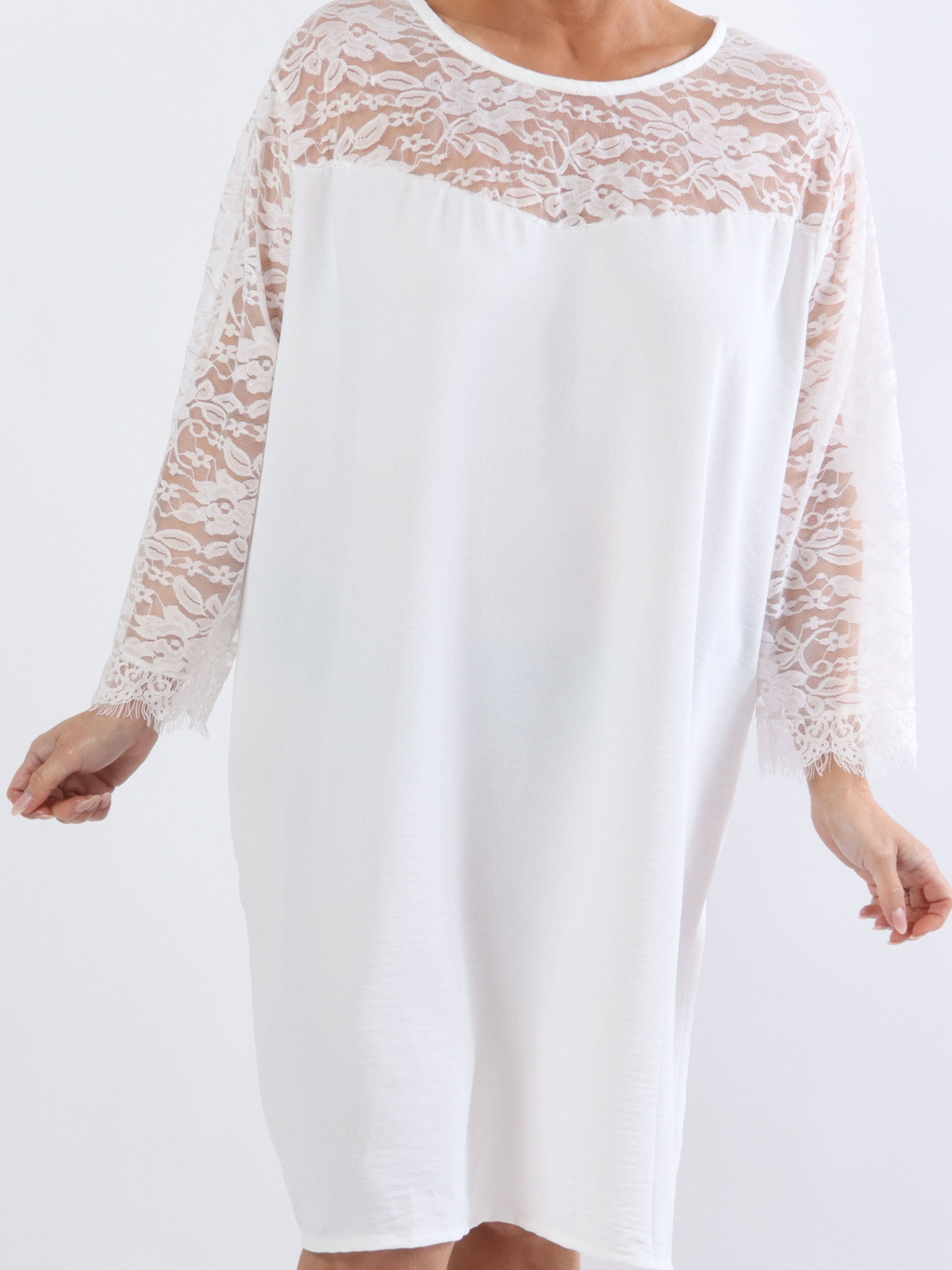 Nadine Dress - Söt spets i plus size-klänning med rosett