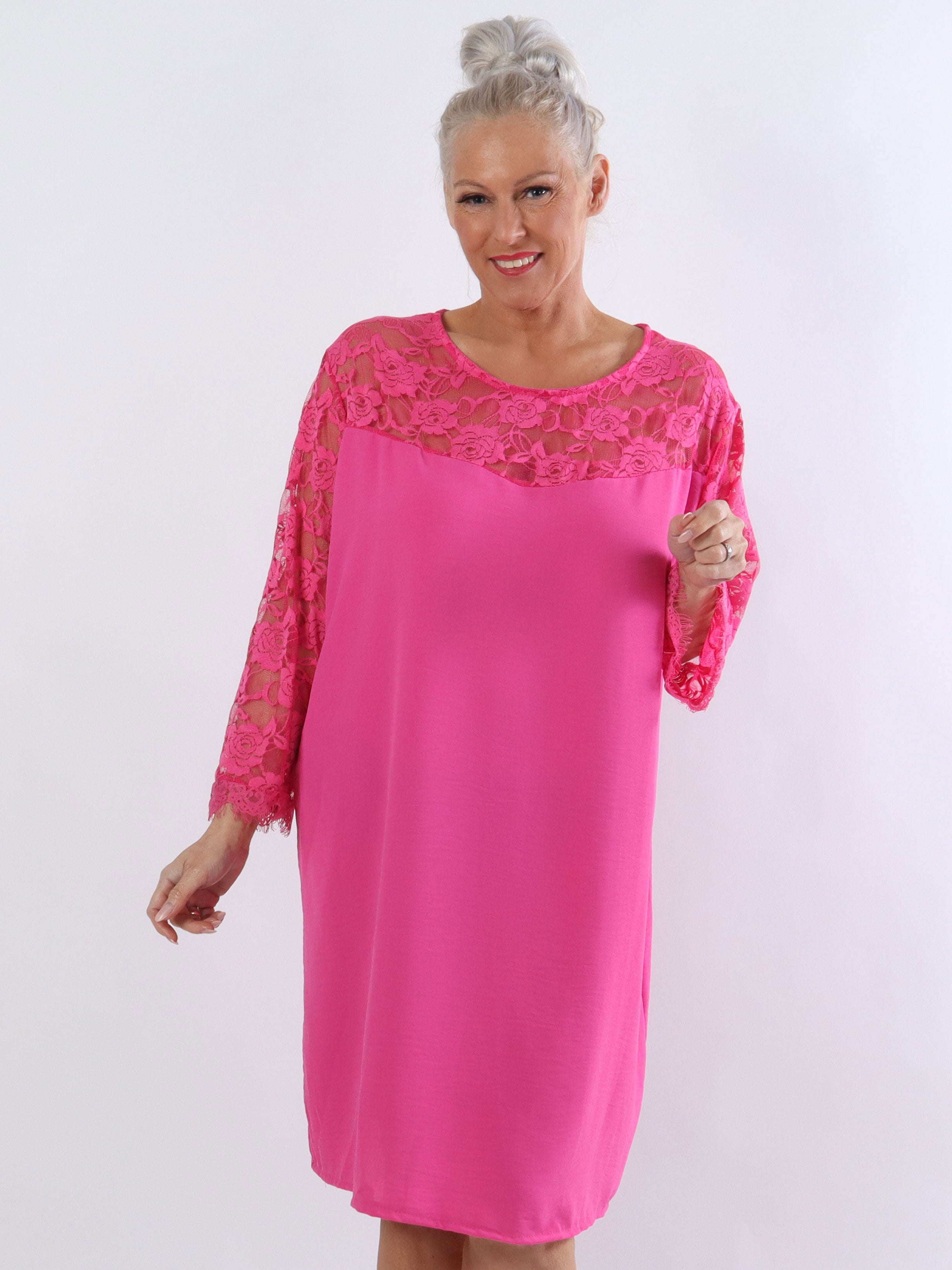 Nadine Dress - Söt spets i plus size-klänning med rosett