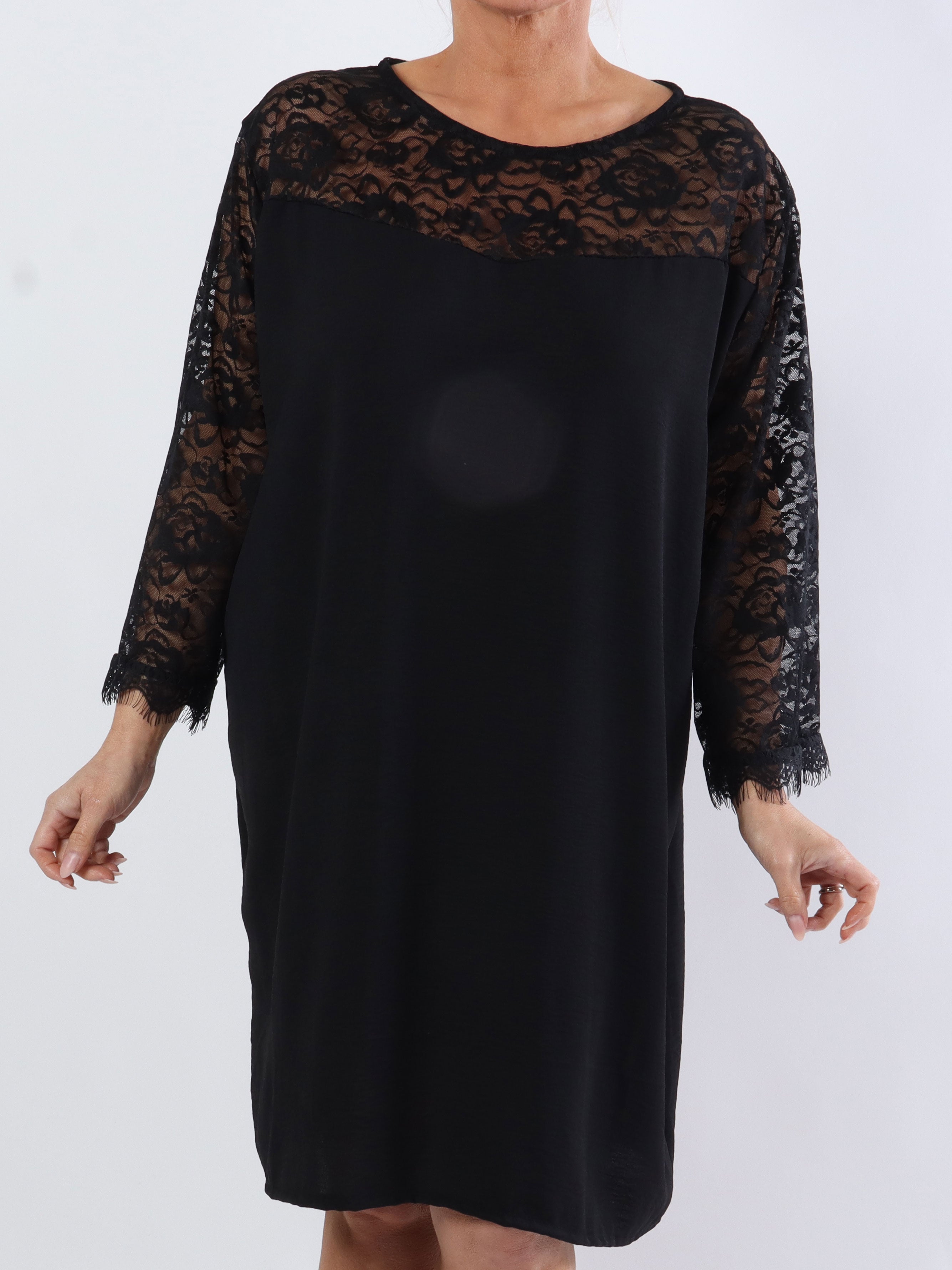 Nadine Dress - Söt spets i plus size-klänning med rosett