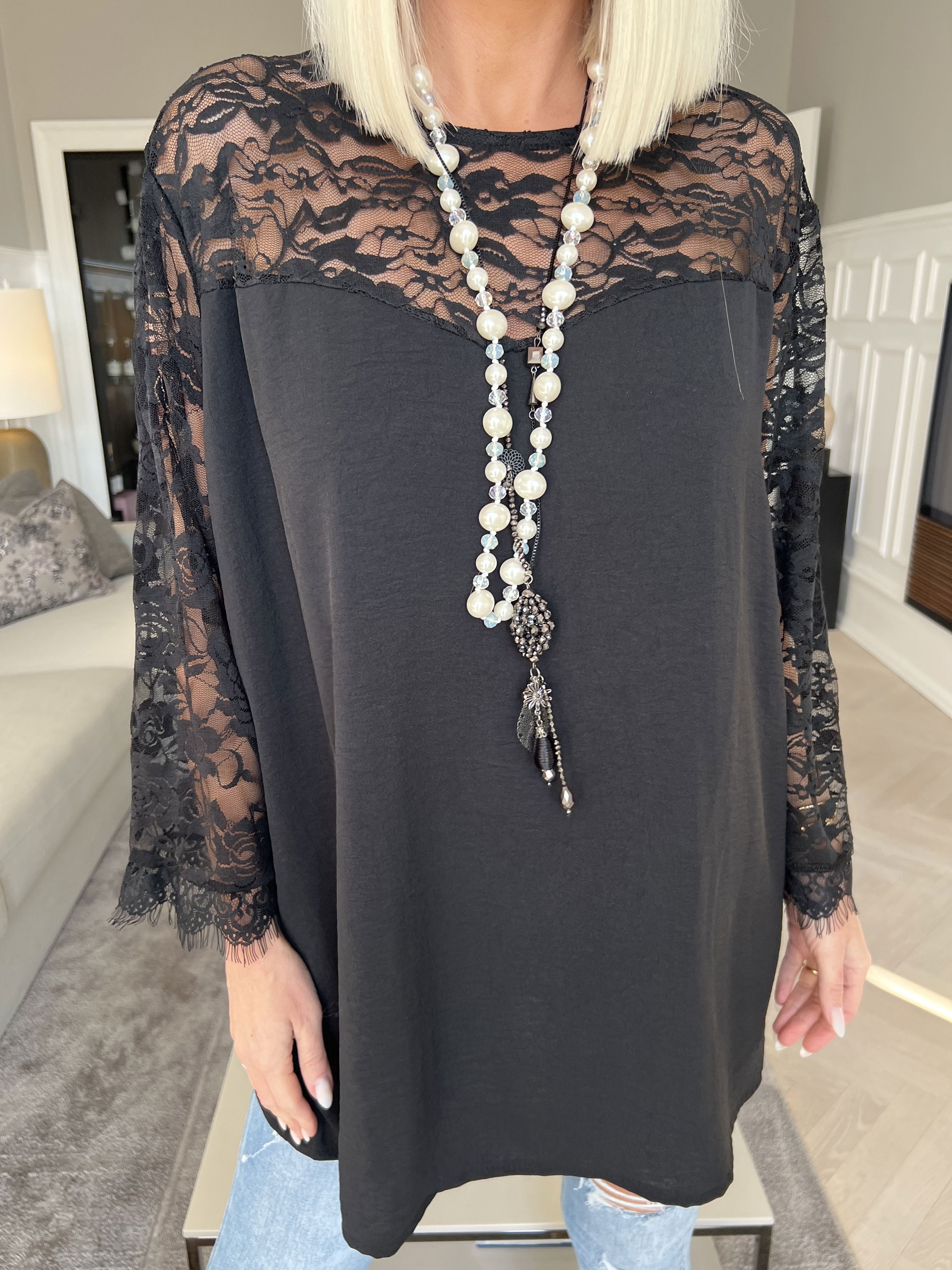 Nadine - Söt plus size spetstunika med rosett i ryggen