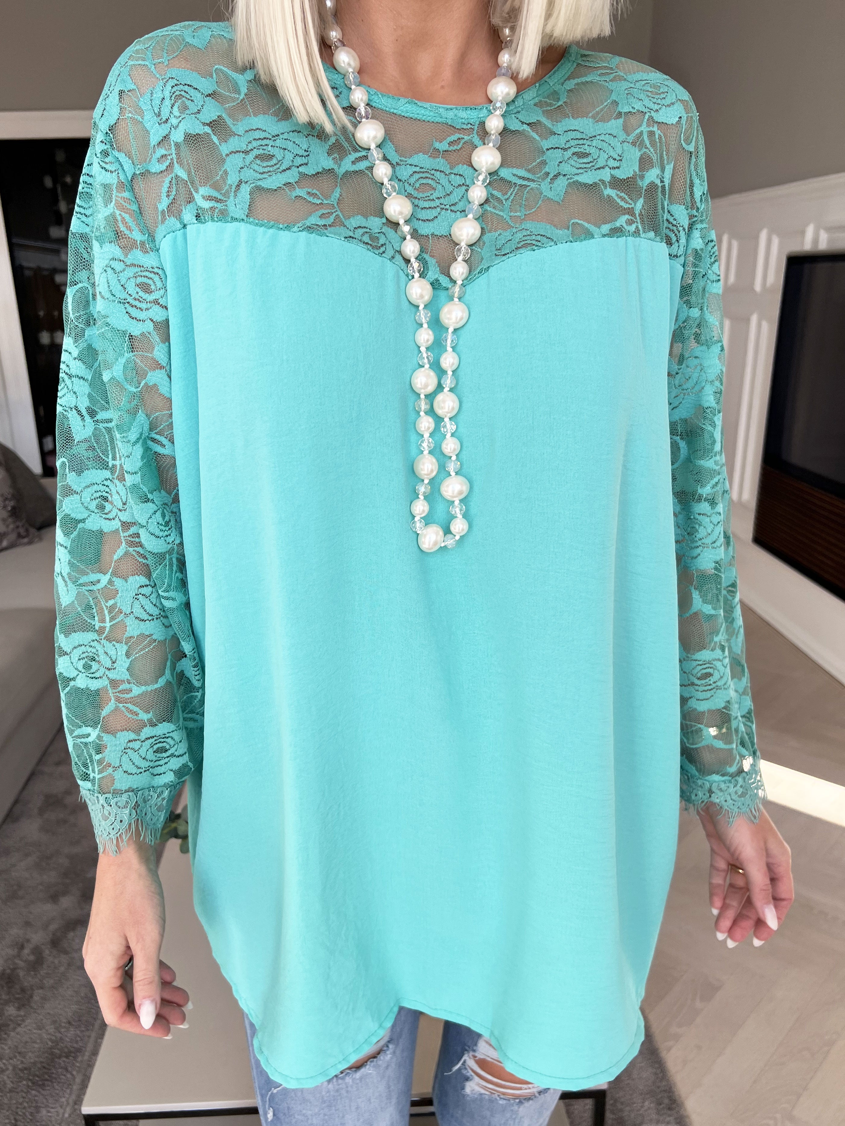 Nadine - Söt spetstunika med rosett i ryggen