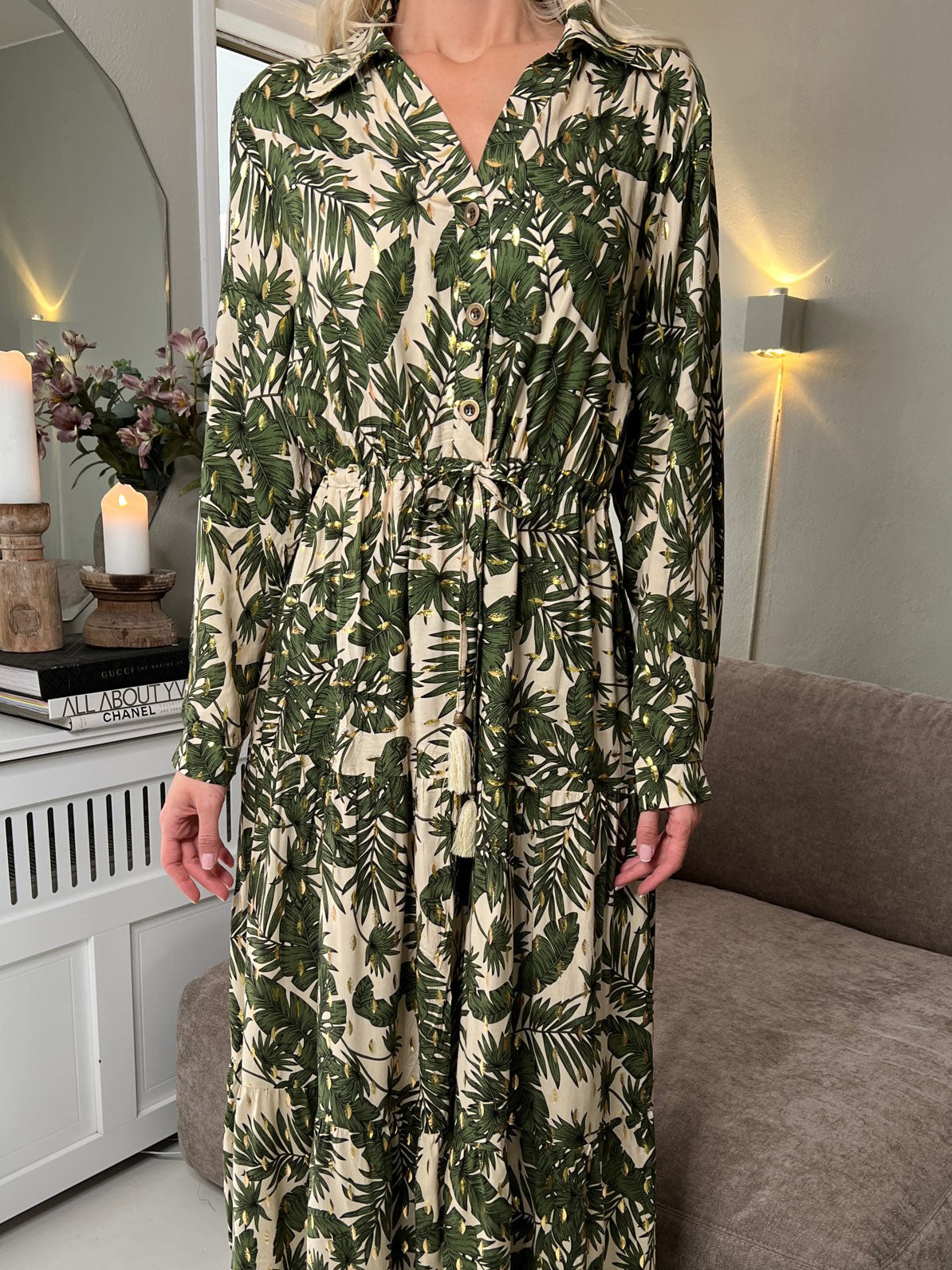 Naia - Lång skjortklänning med mönster och knytband - Black pattern