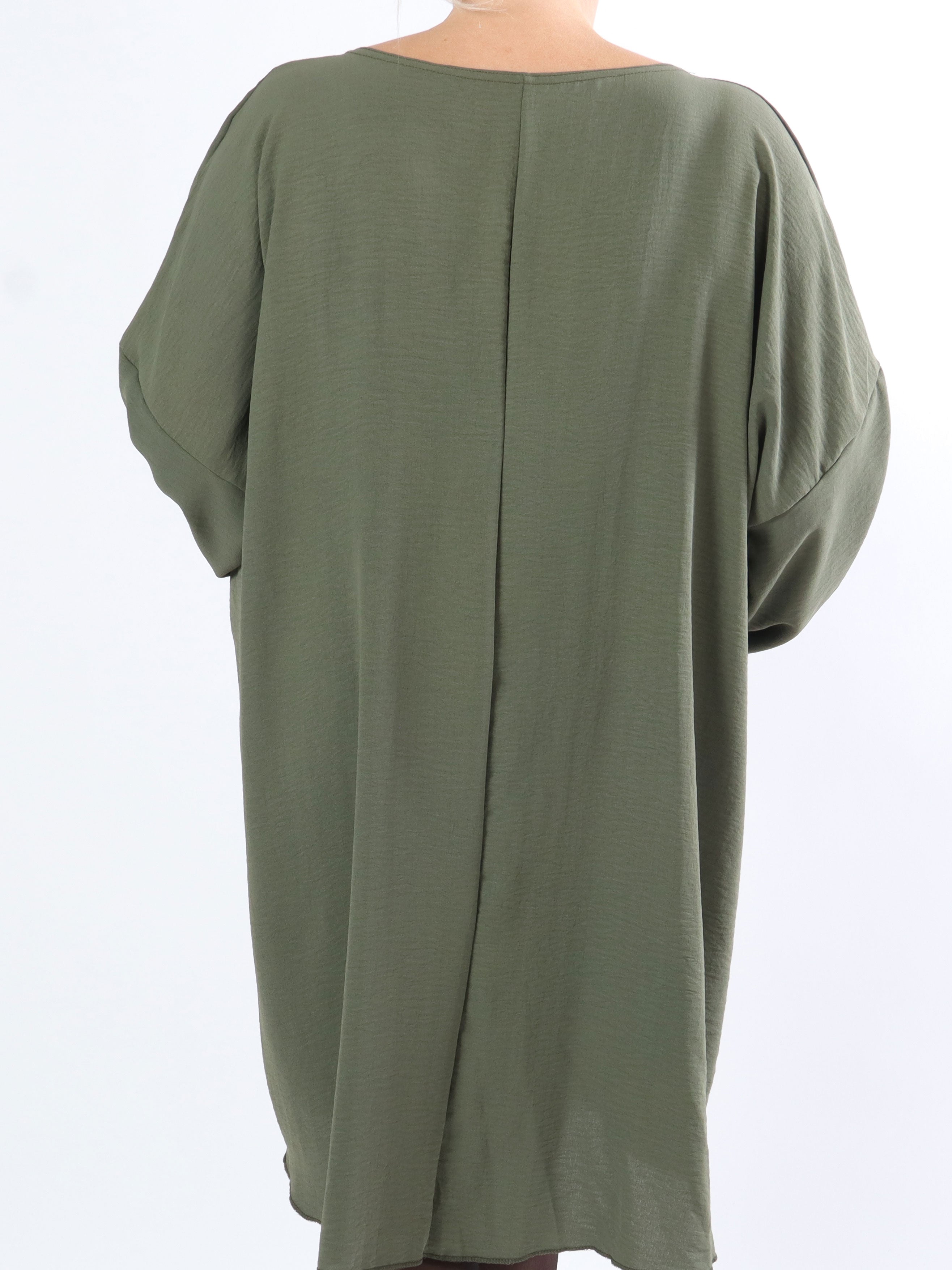 Nella - Cool plussize klänning med guldfärgad skrift - Petroleum