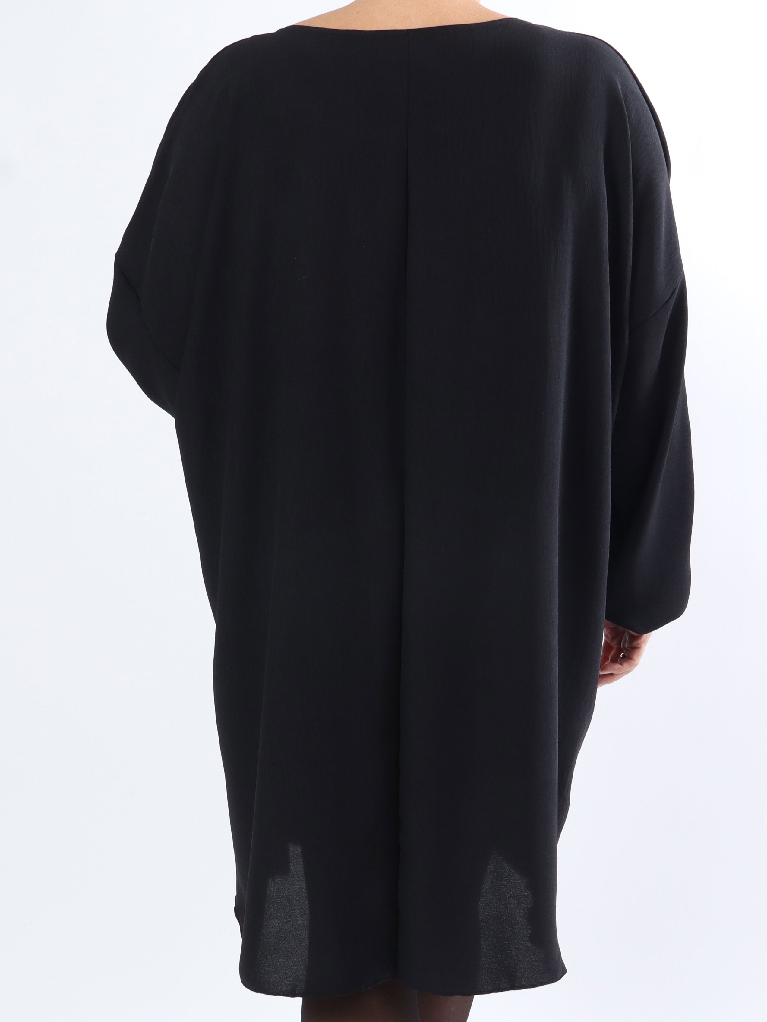 Nella - Cool plussize klänning med guldfärgad skrift