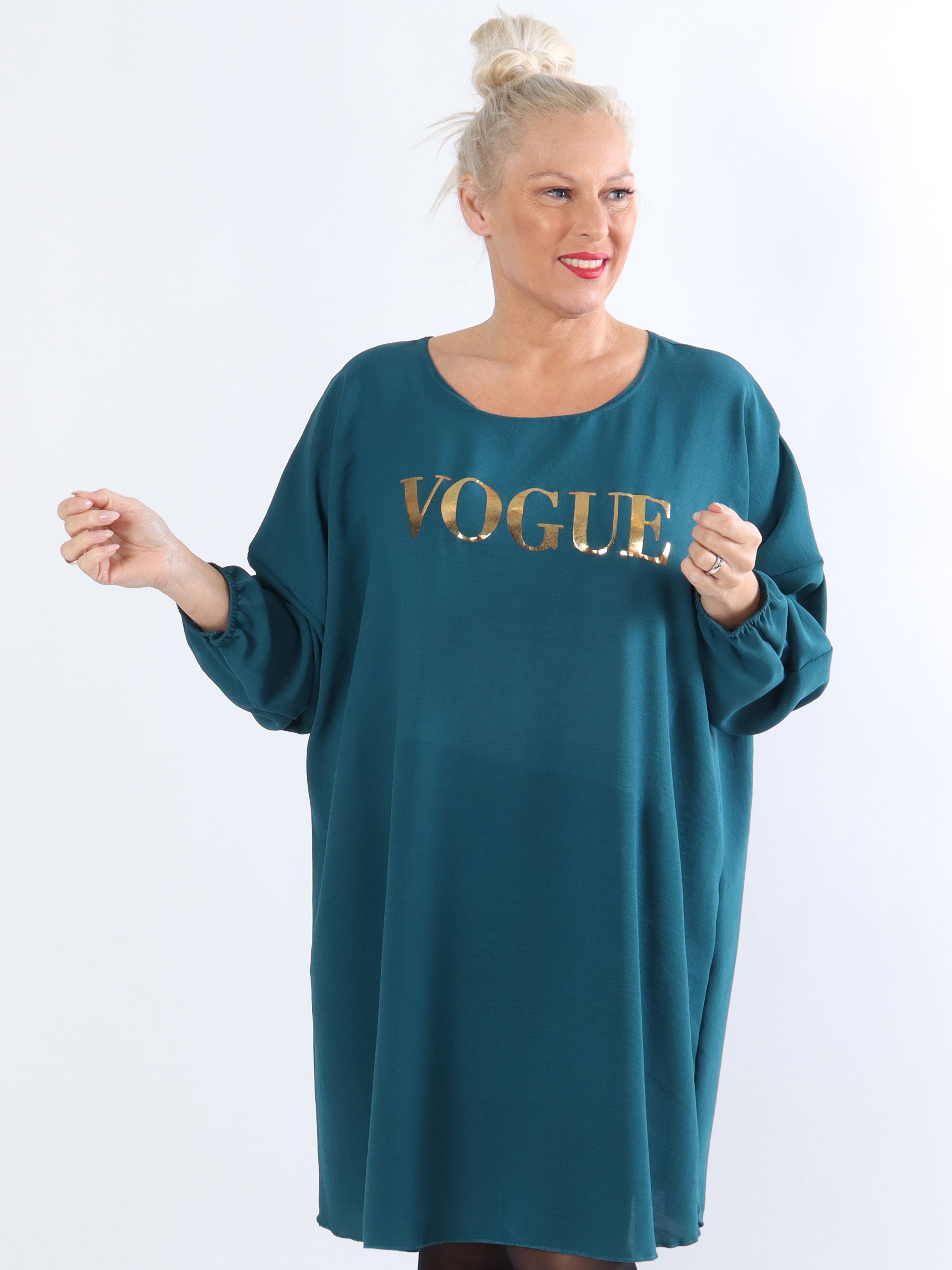 Nella - Cool plussize klänning med guldfärgad skrift