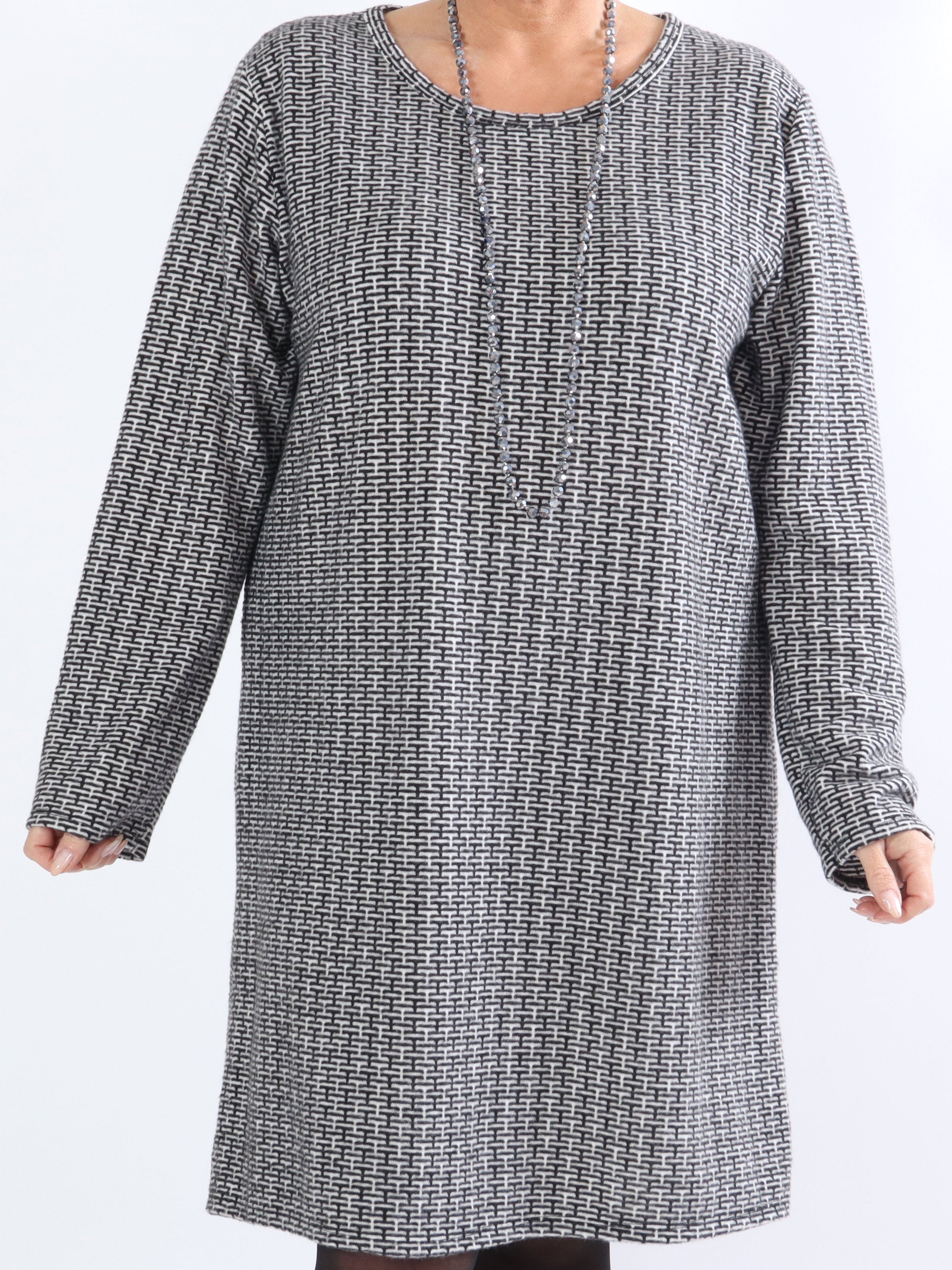 Nelma - Fin klänning i stora storlekar med mönster - Black