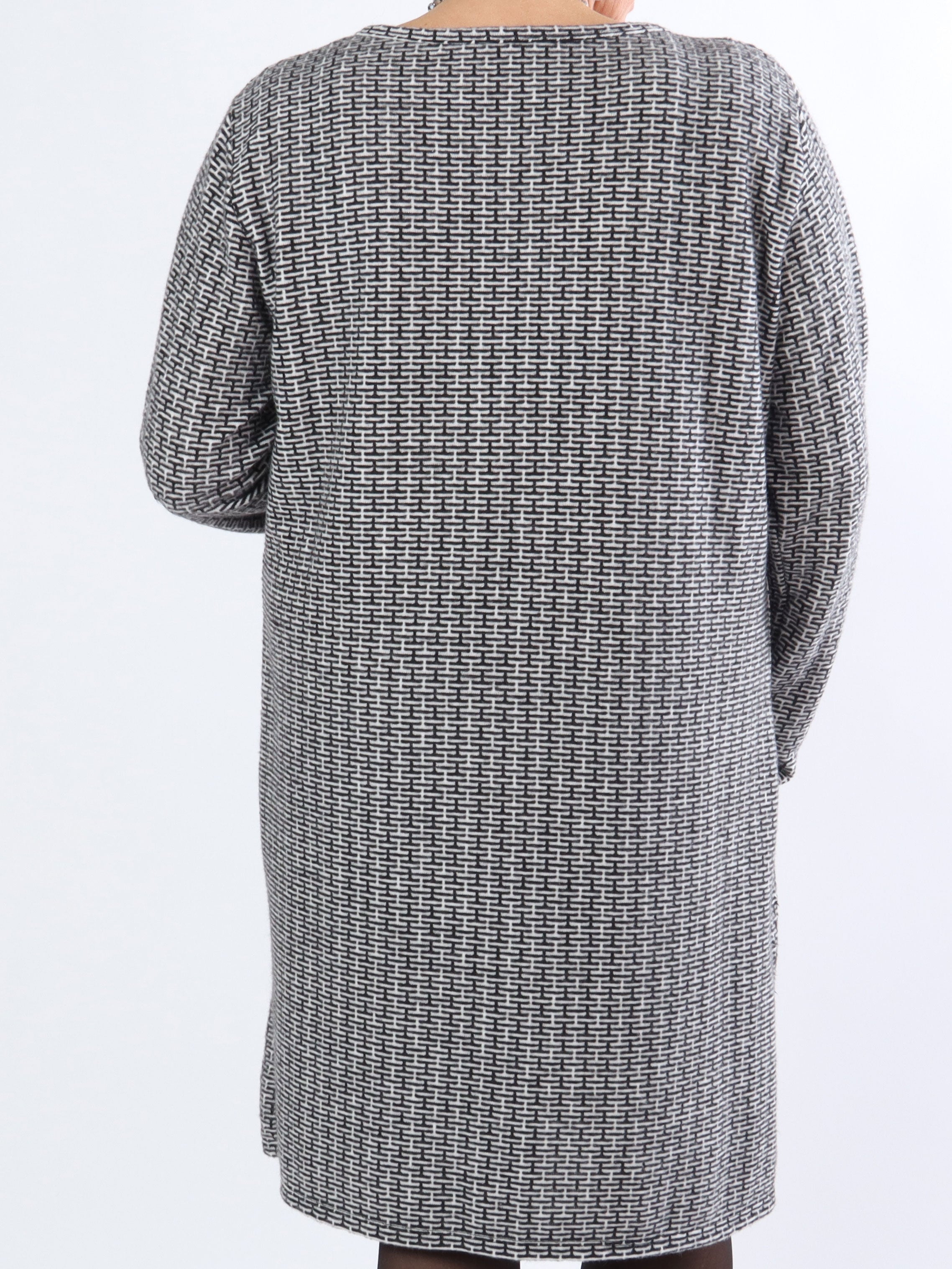 Nelma - Fin klänning i stora storlekar med mönster