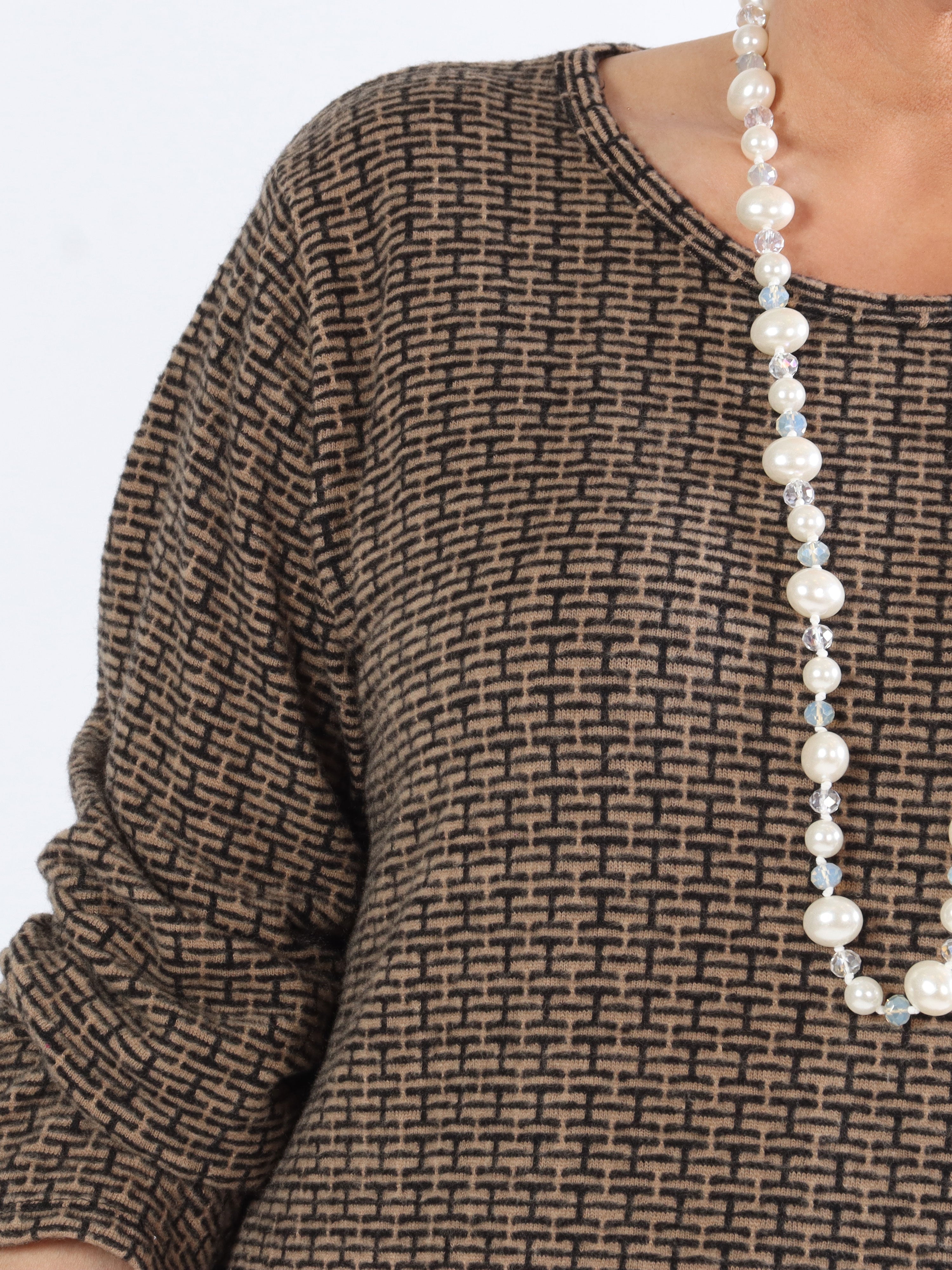 Nelma - Fin klänning i stora storlekar med mönster