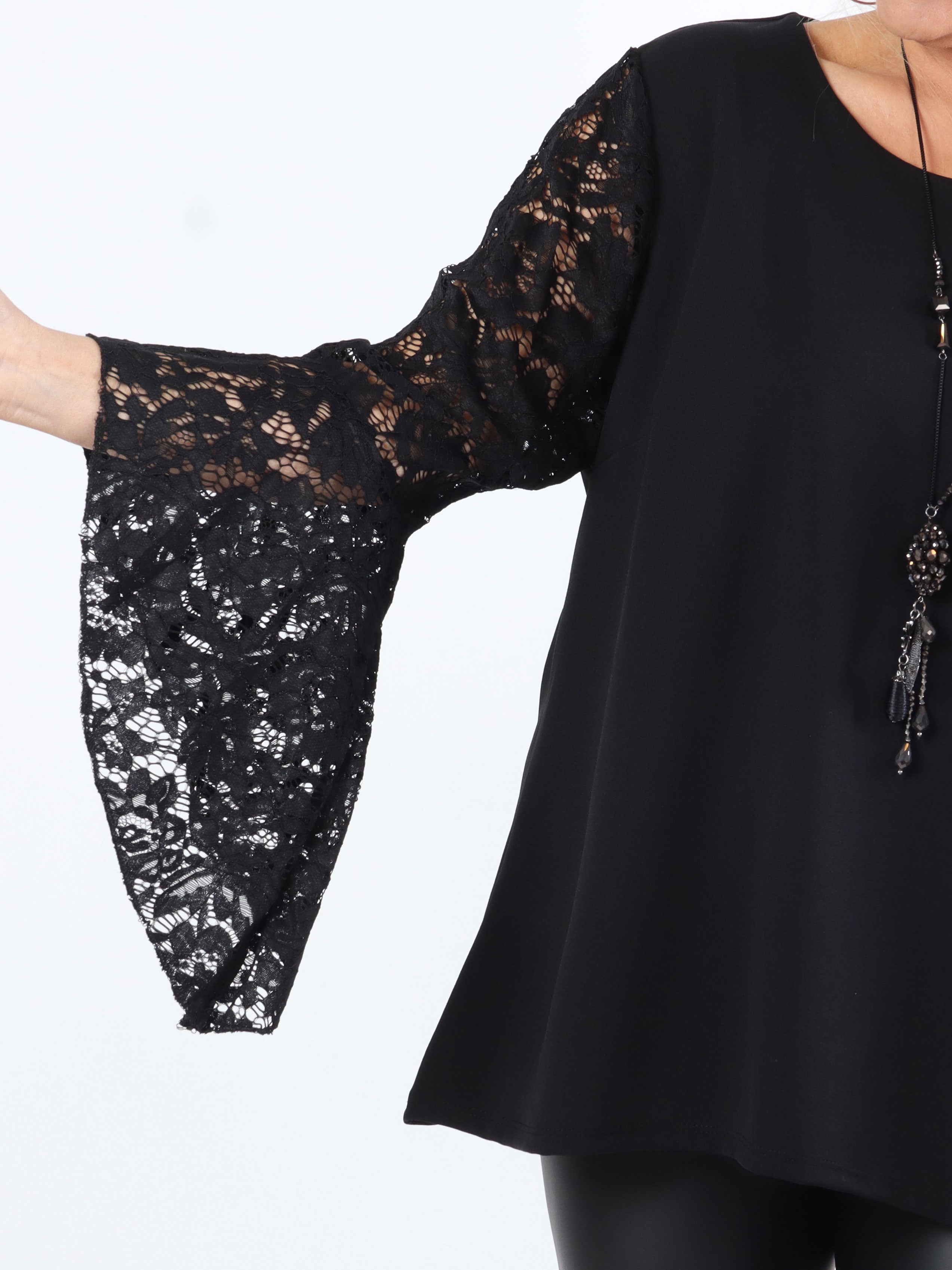 Nesia - Söt plus size blus med fina spetsärmar - White