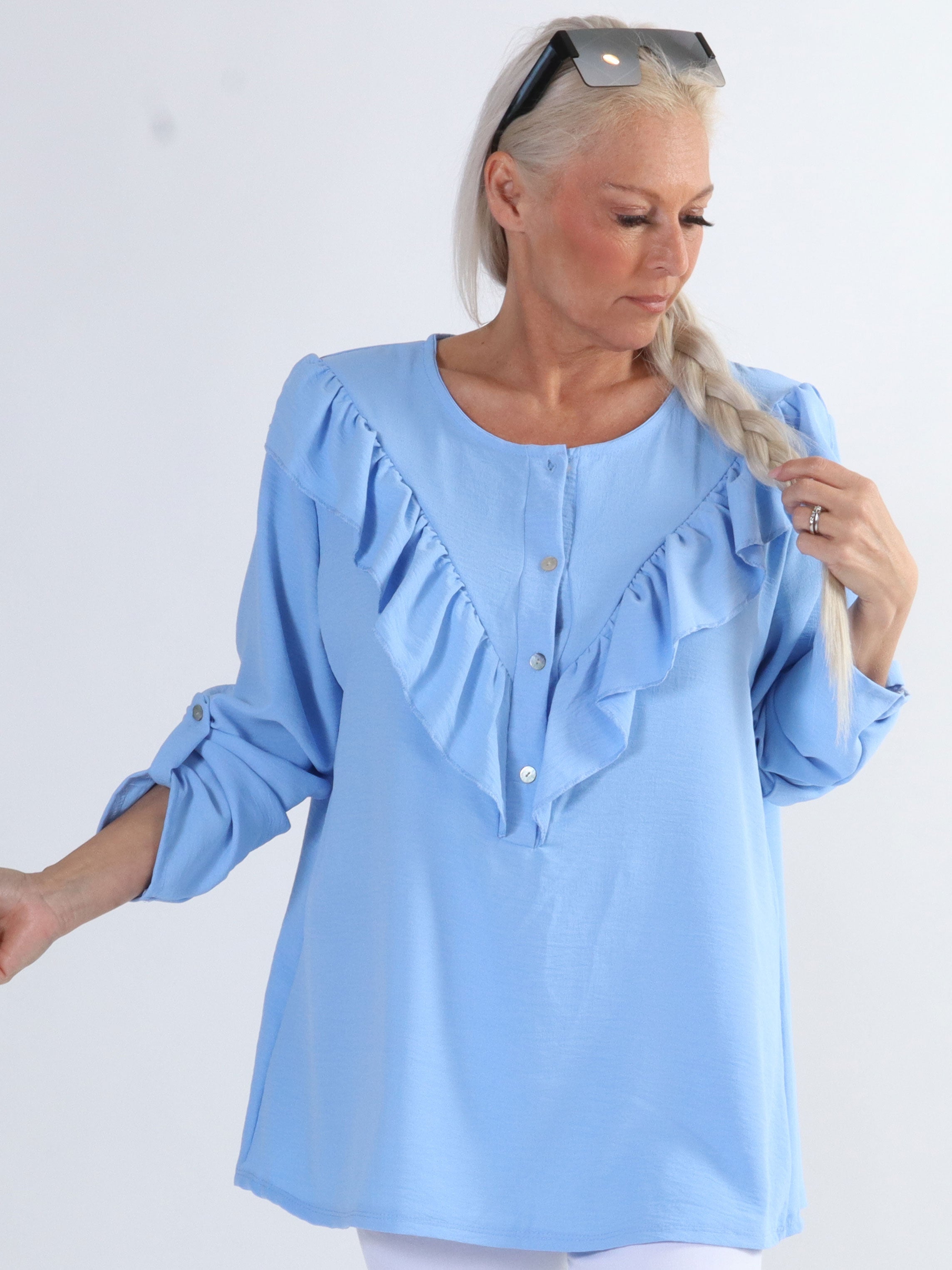 Nicola - Söt plus size blus med volanger och knappar - Yellow