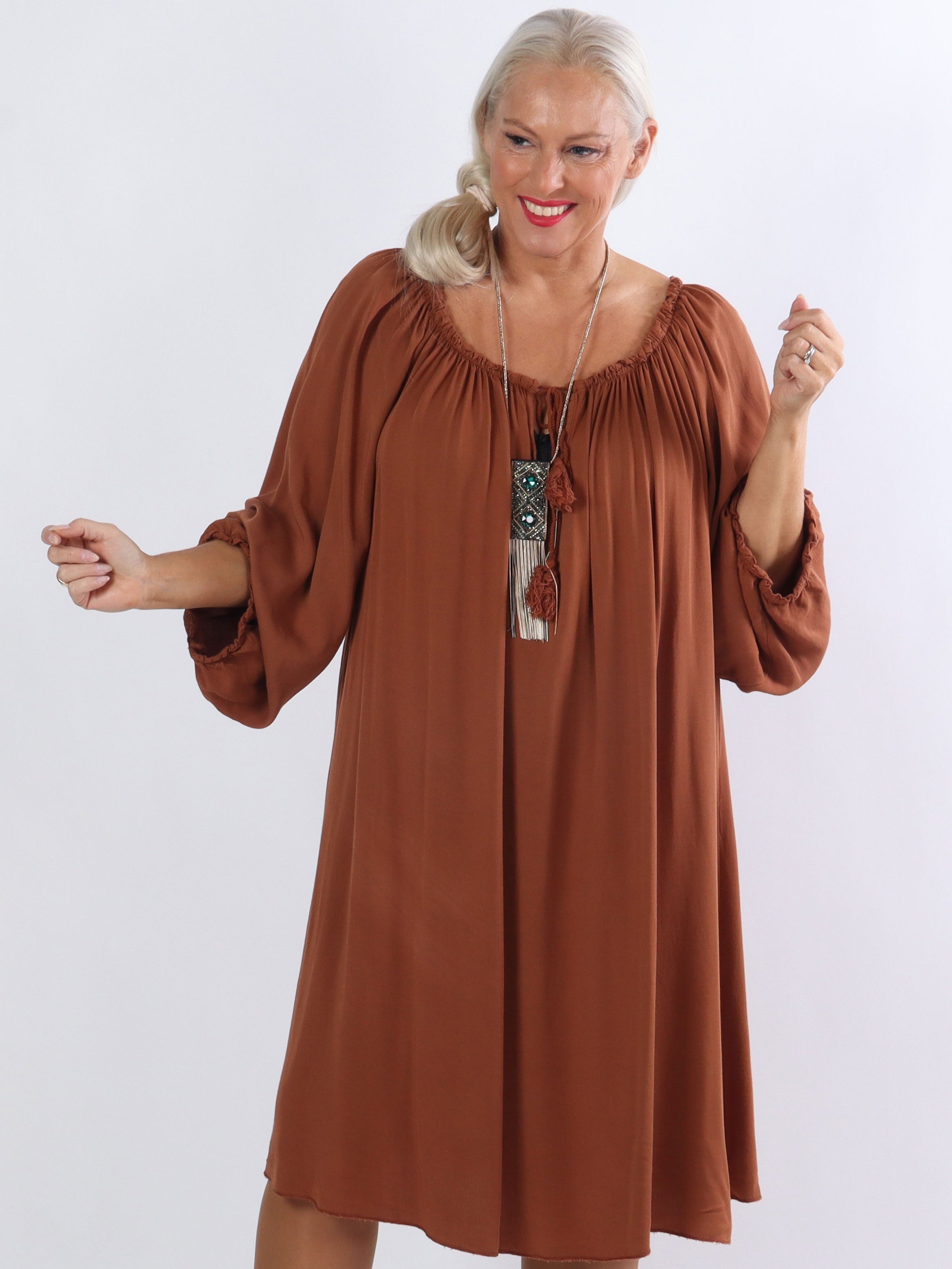 Nicole - Snygg tunikaklänning i plus size med knytband