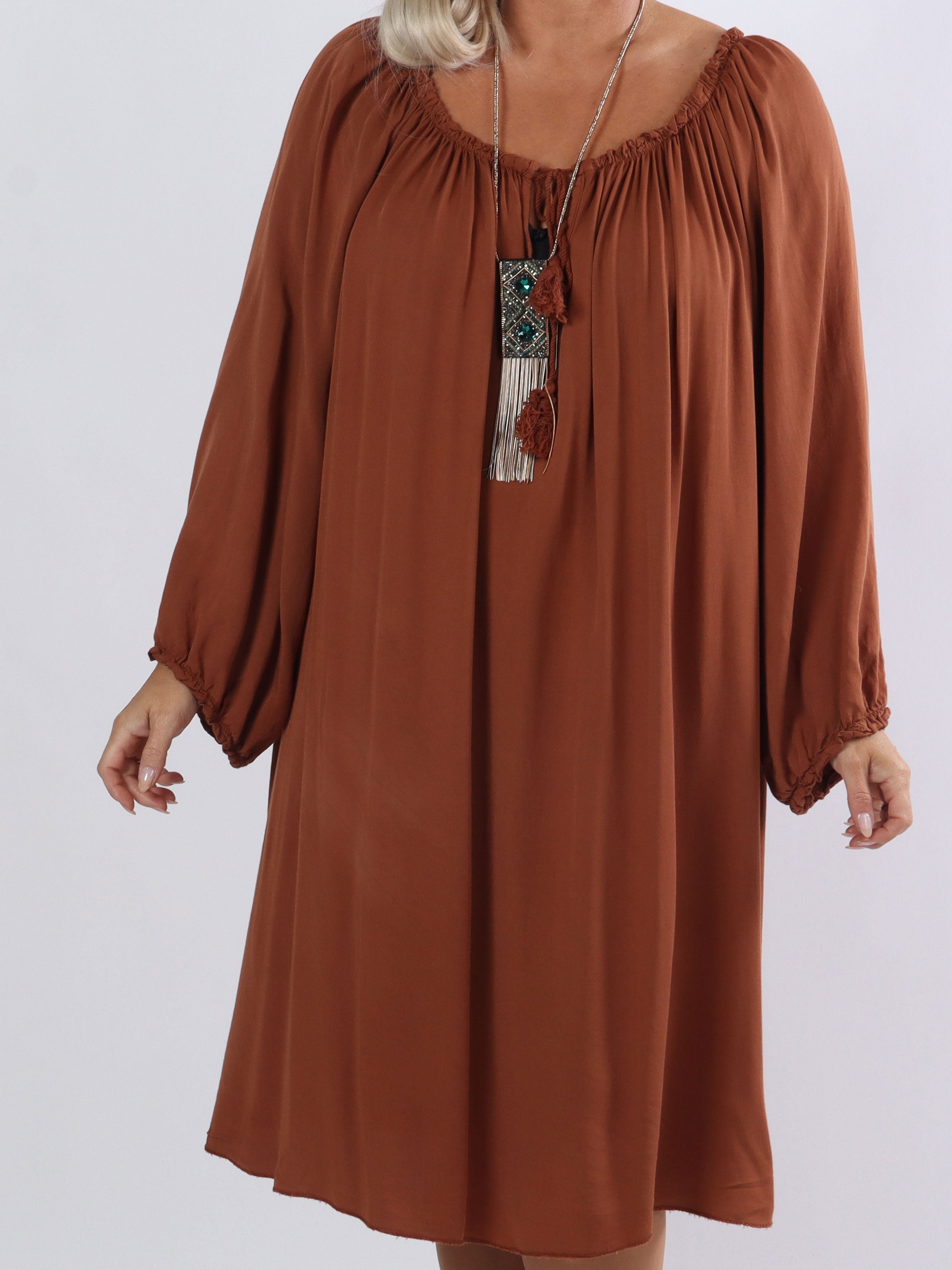 Nicole - Snygg tunikaklänning i plus size med knytband