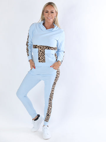 Nikki - Beige joggingdräkt med fickor och leopardmönster