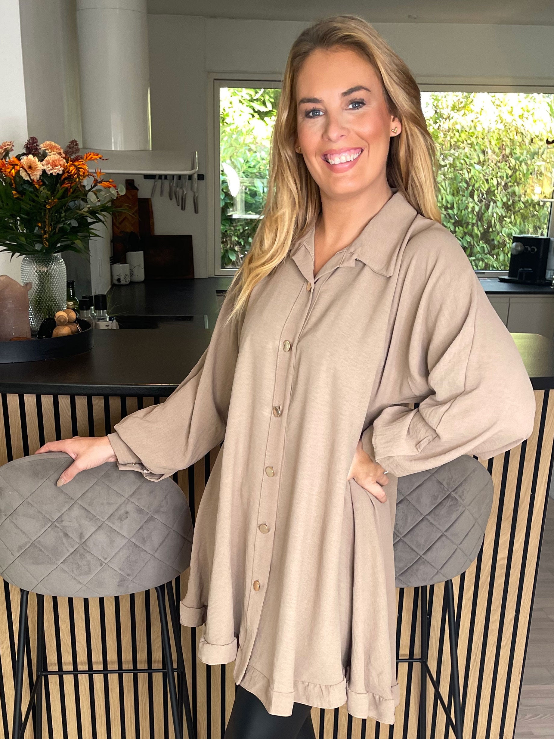 Nilsa - Söt skjortklänning med liten volang