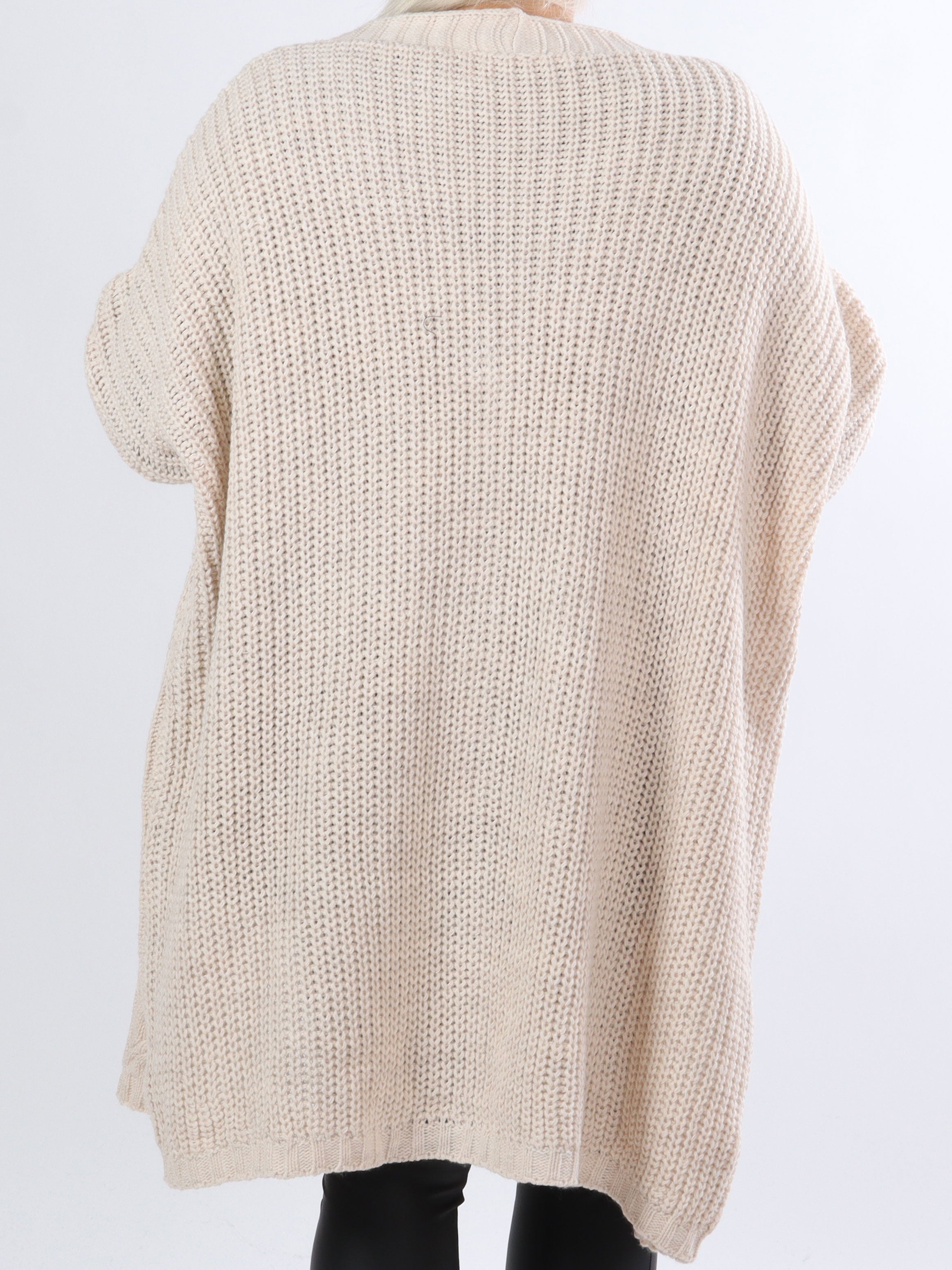 Noa - Plus size kofta med kabelstickning