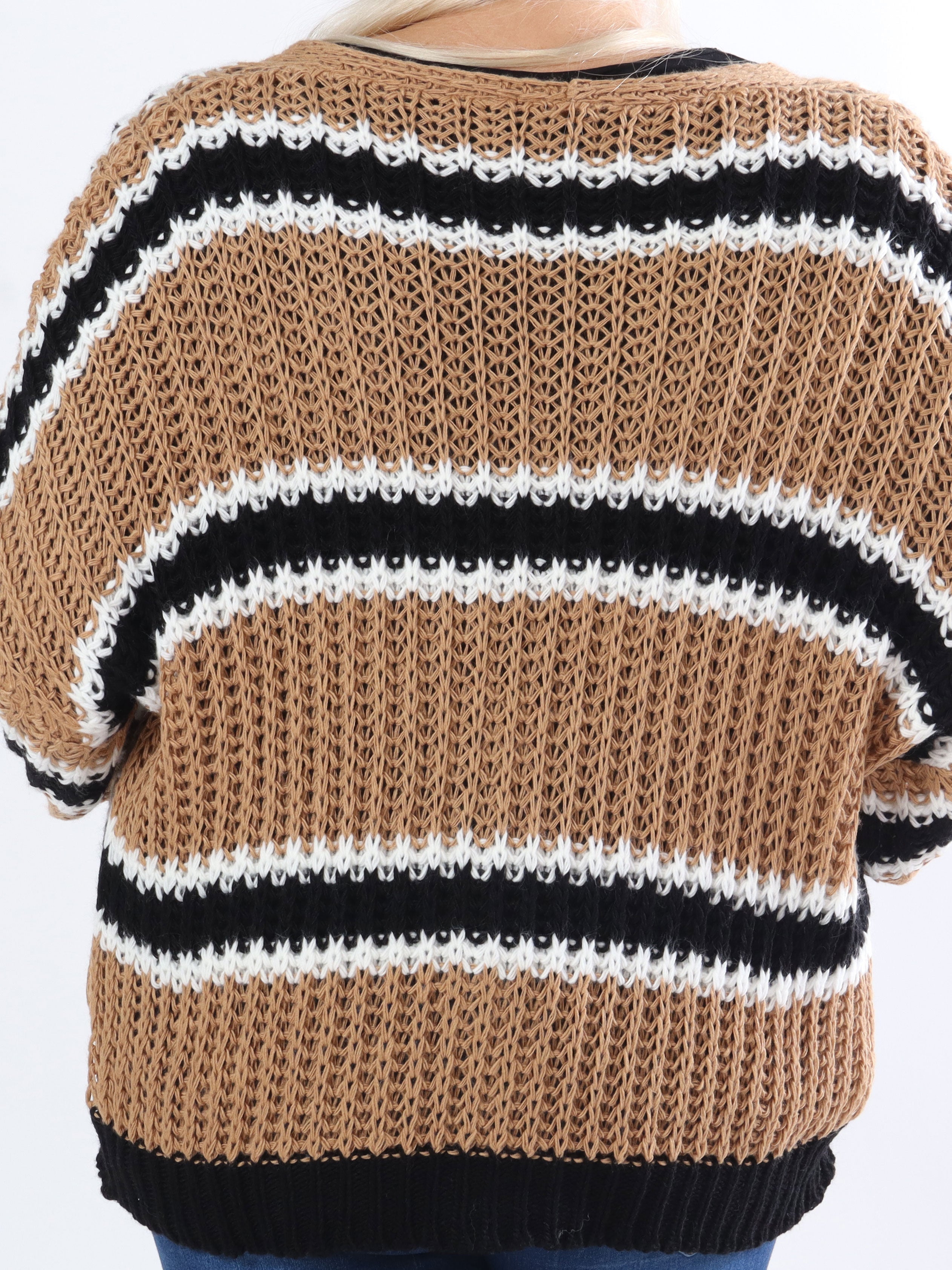 Noelia - Kort stickad plus size kofta med ränder