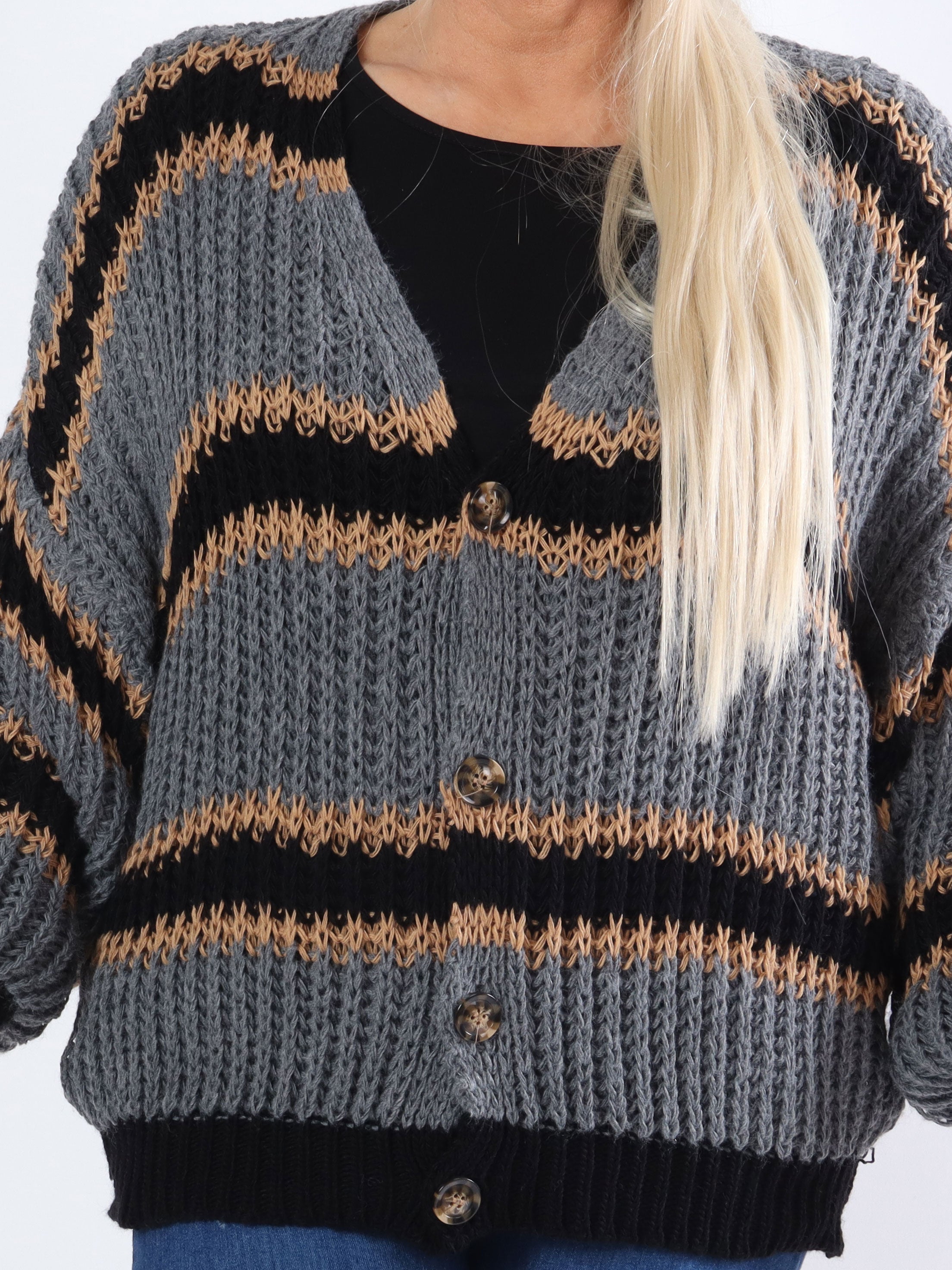 Noelia - Kort stickad plus size kofta med ränder