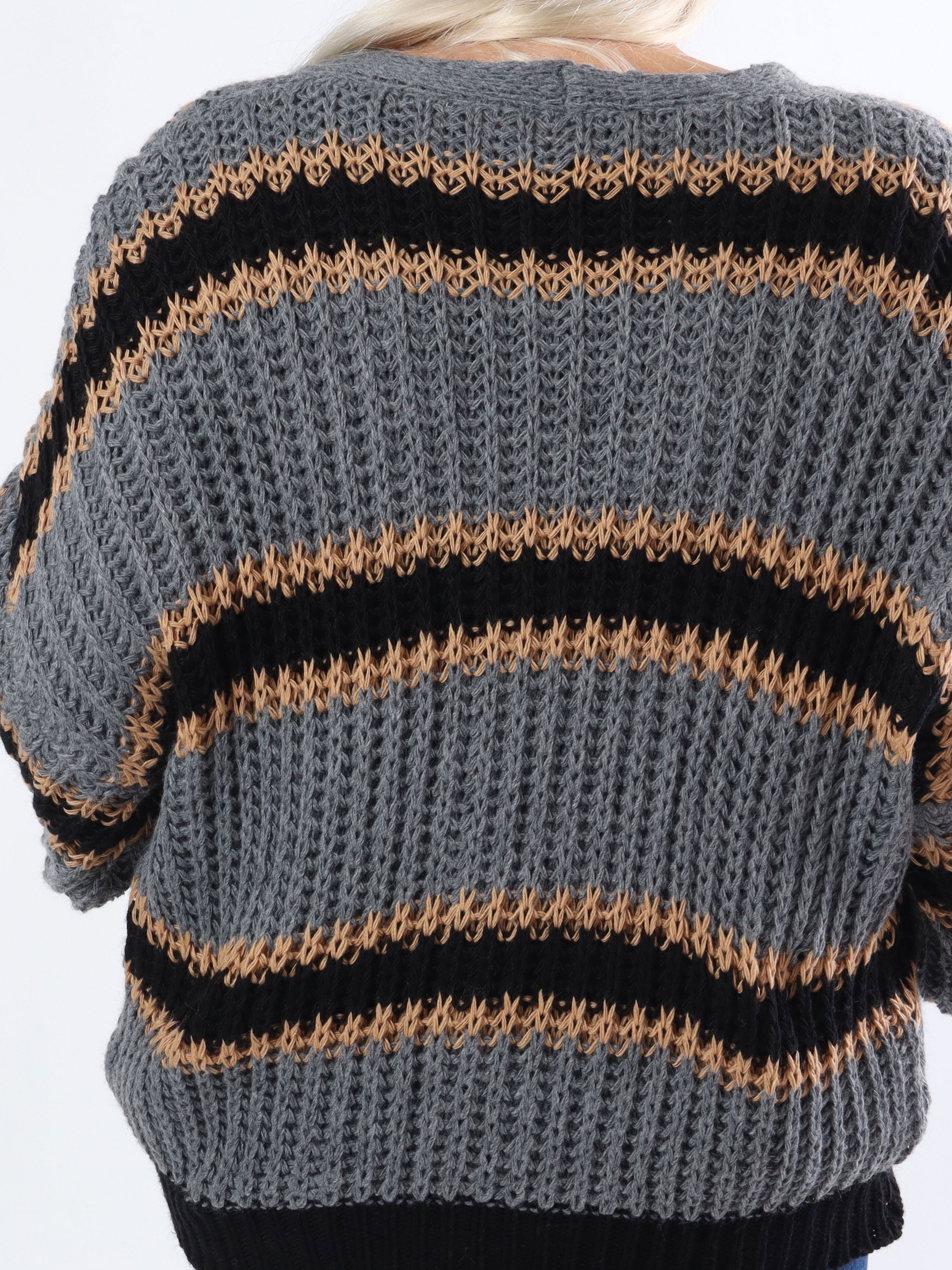 Noelia - Kort stickad plus size kofta med ränder